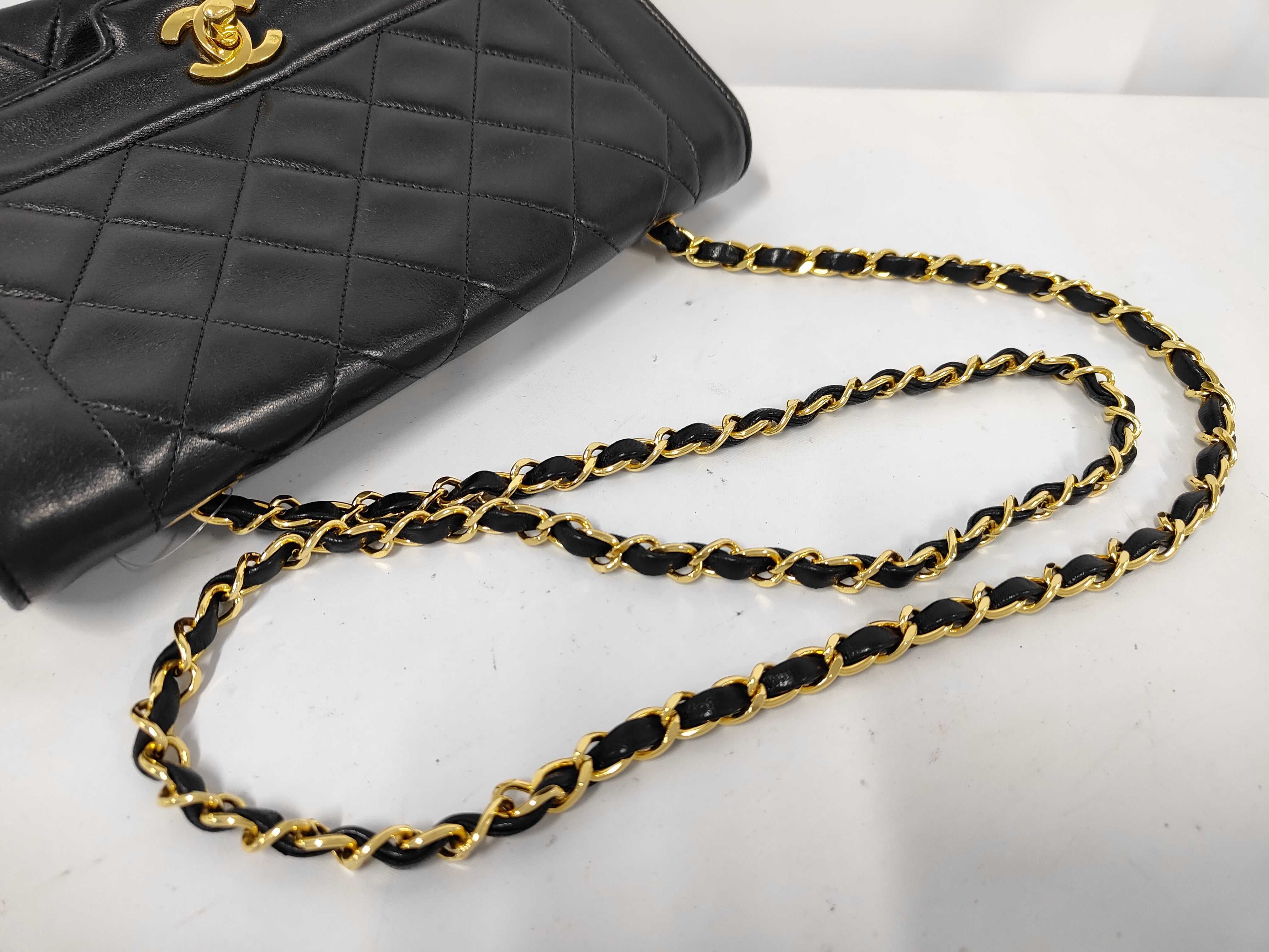 Lambskin Matelassé Shoulder Bag, Single Chain Shoulder Bag — view 3
