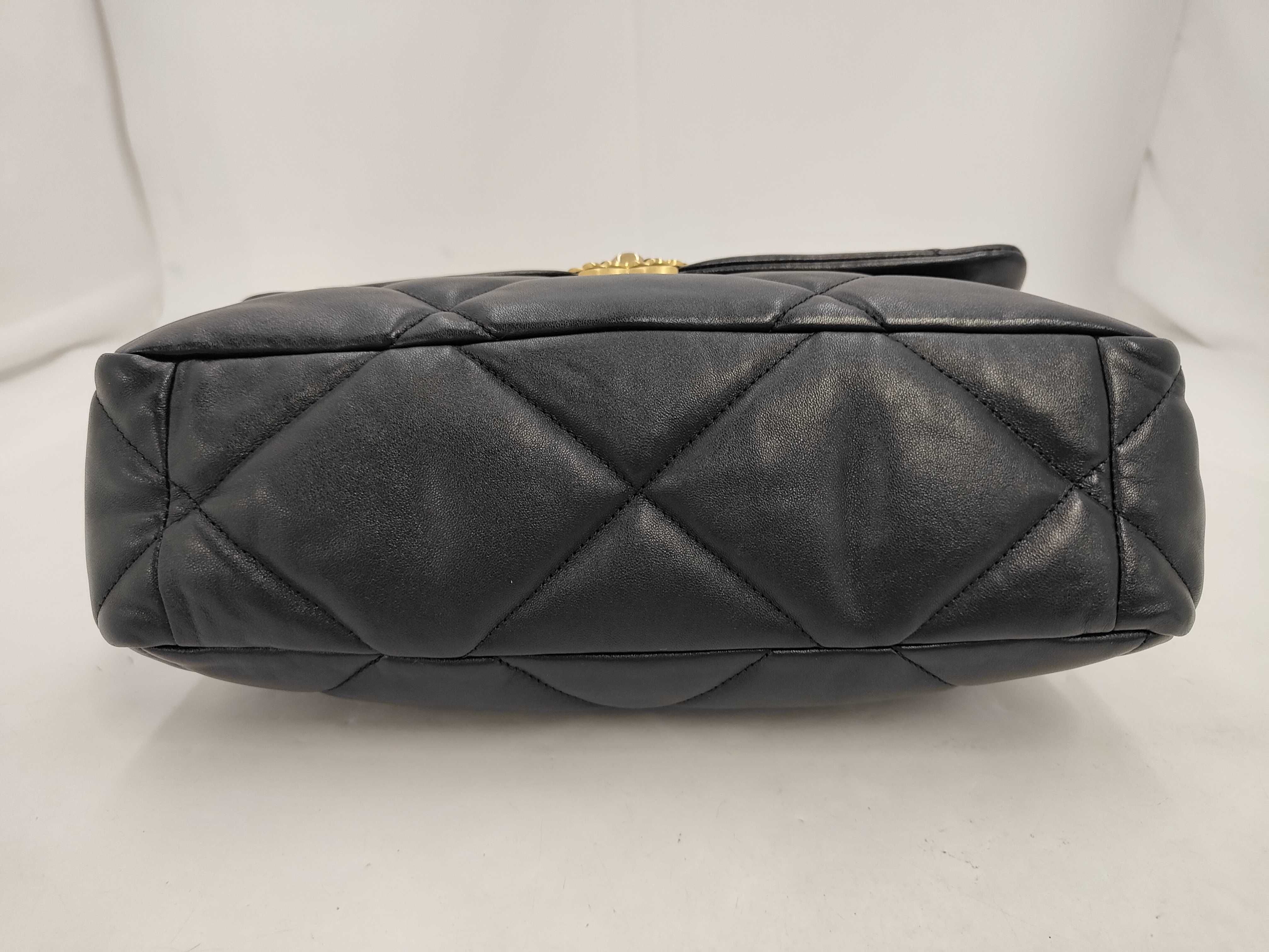 Matelassé 19 Bag Shoulder Bag — view 3
