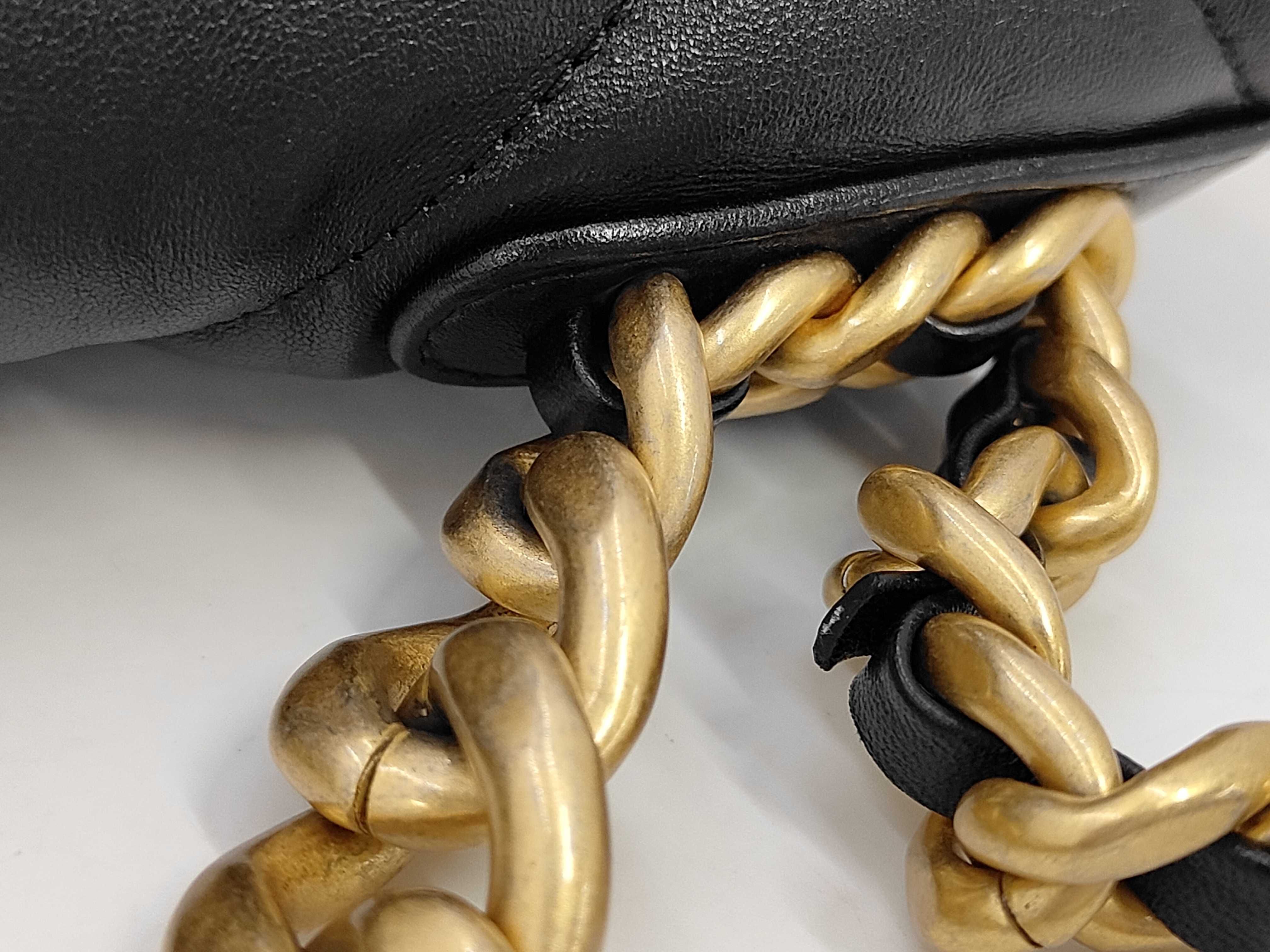 Matelassé 19 Bag Shoulder Bag — view 6