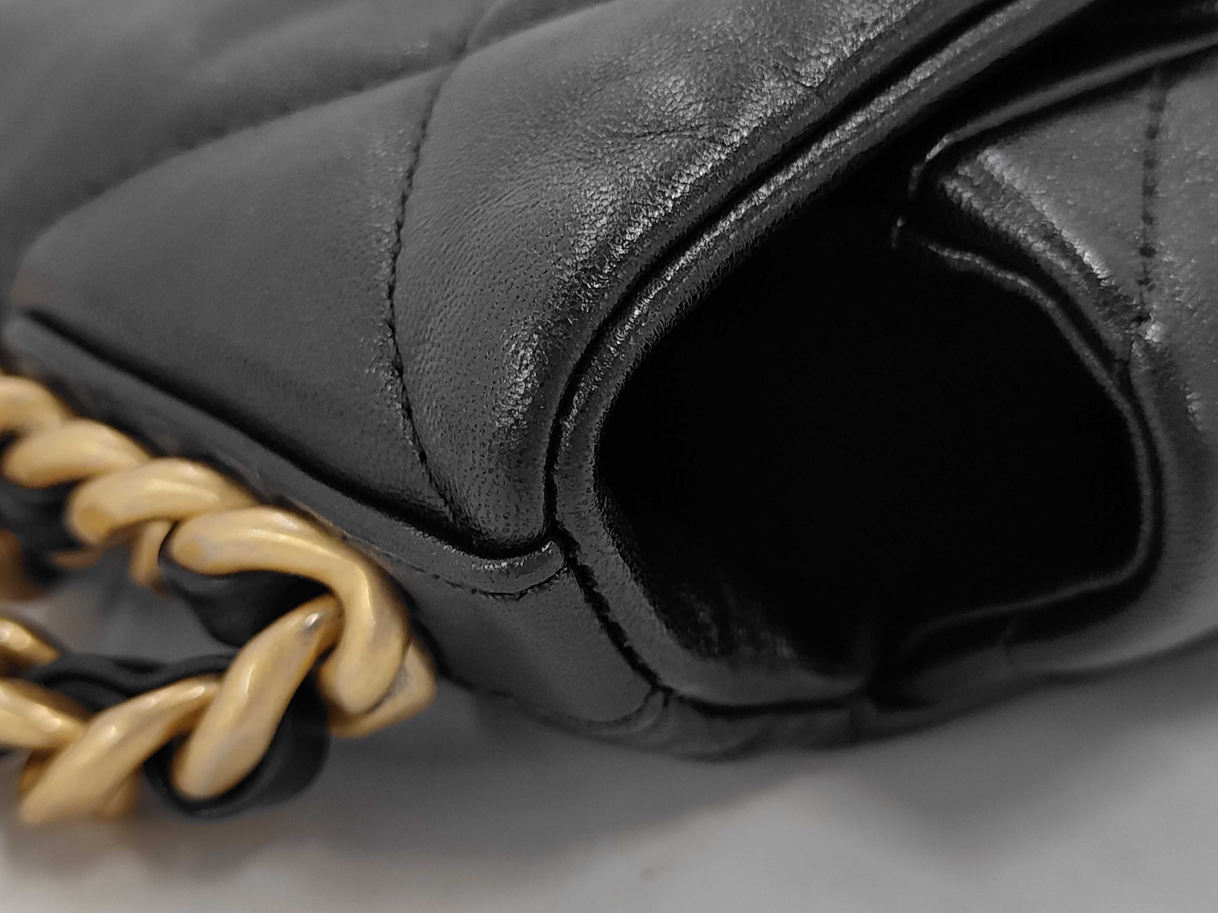Matelassé 19 Bag Shoulder Bag — view 10