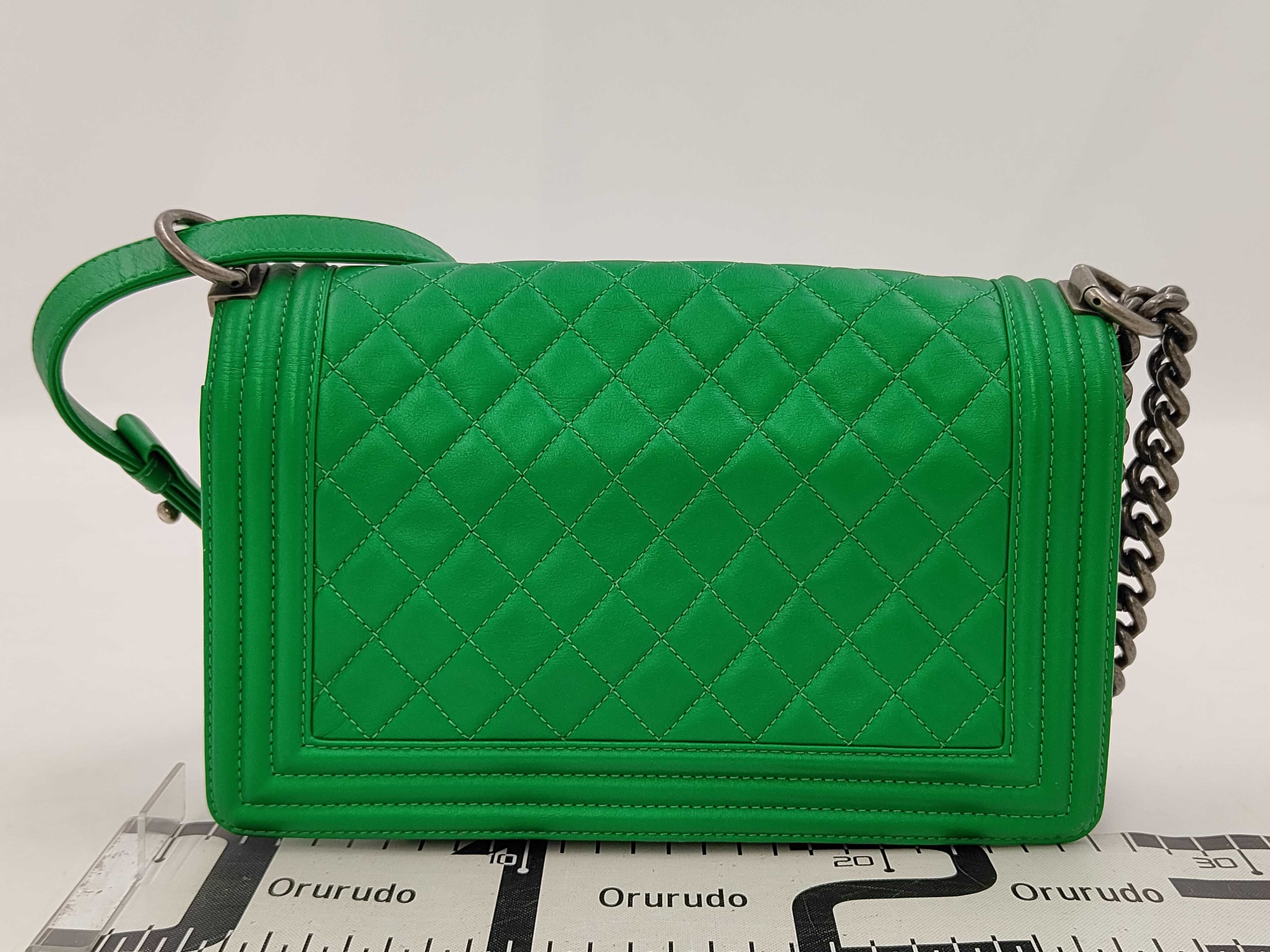 2268 Boy 25 Chain Shoulder Bag, Green — view 2