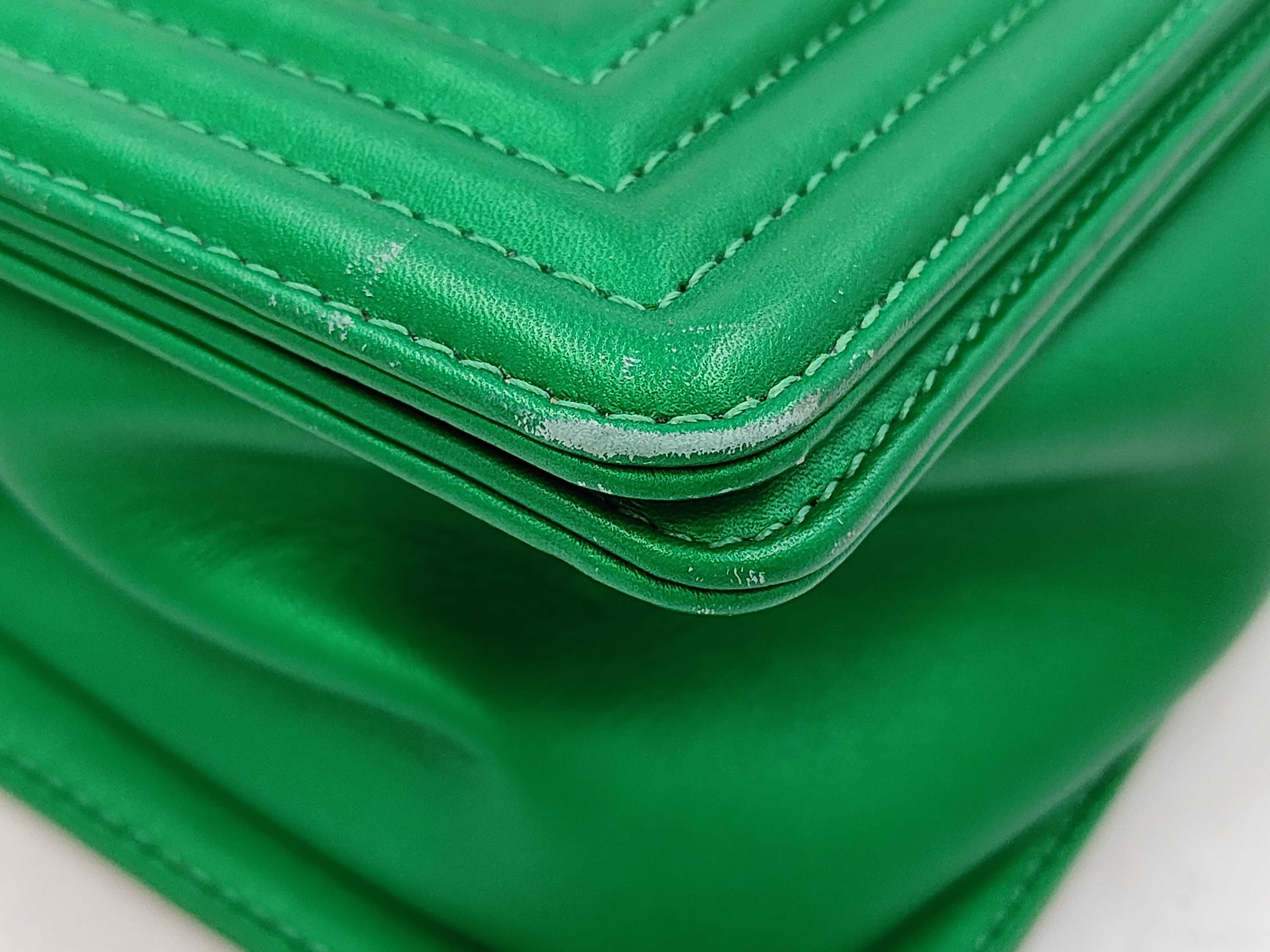 2268 Boy 25 Chain Shoulder Bag, Green — view 3