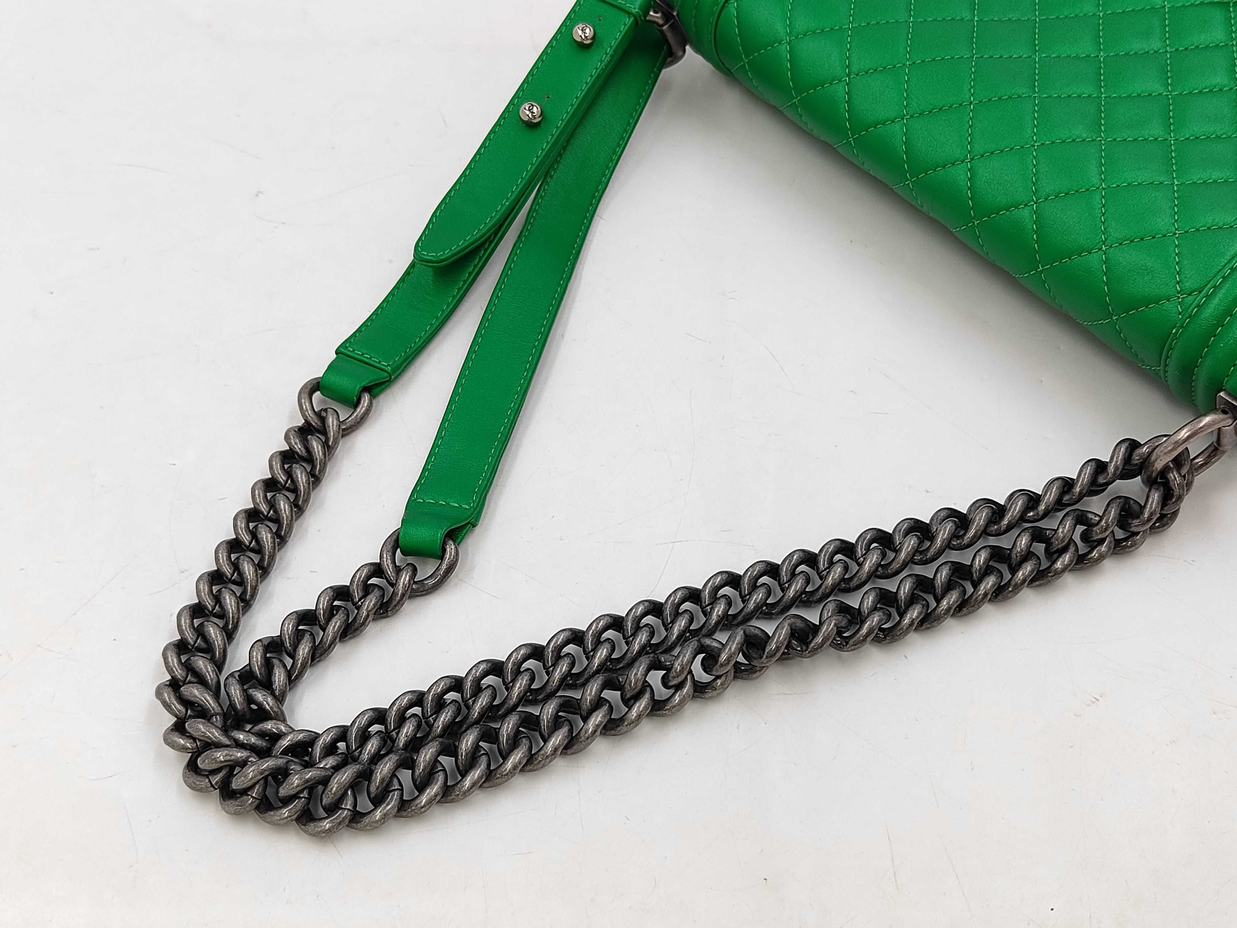 2268 Boy 25 Chain Shoulder Bag, Green — view 5