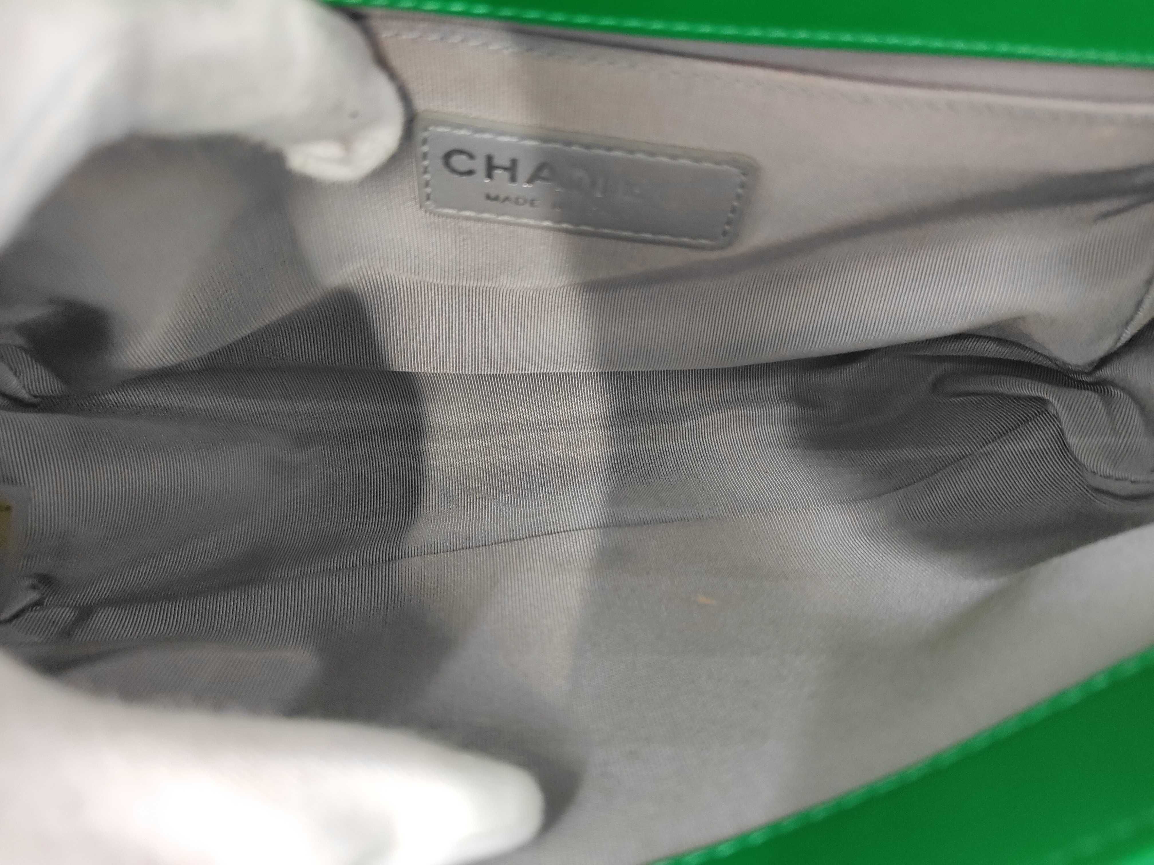 2268 Boy 25 Chain Shoulder Bag, Green — view 8