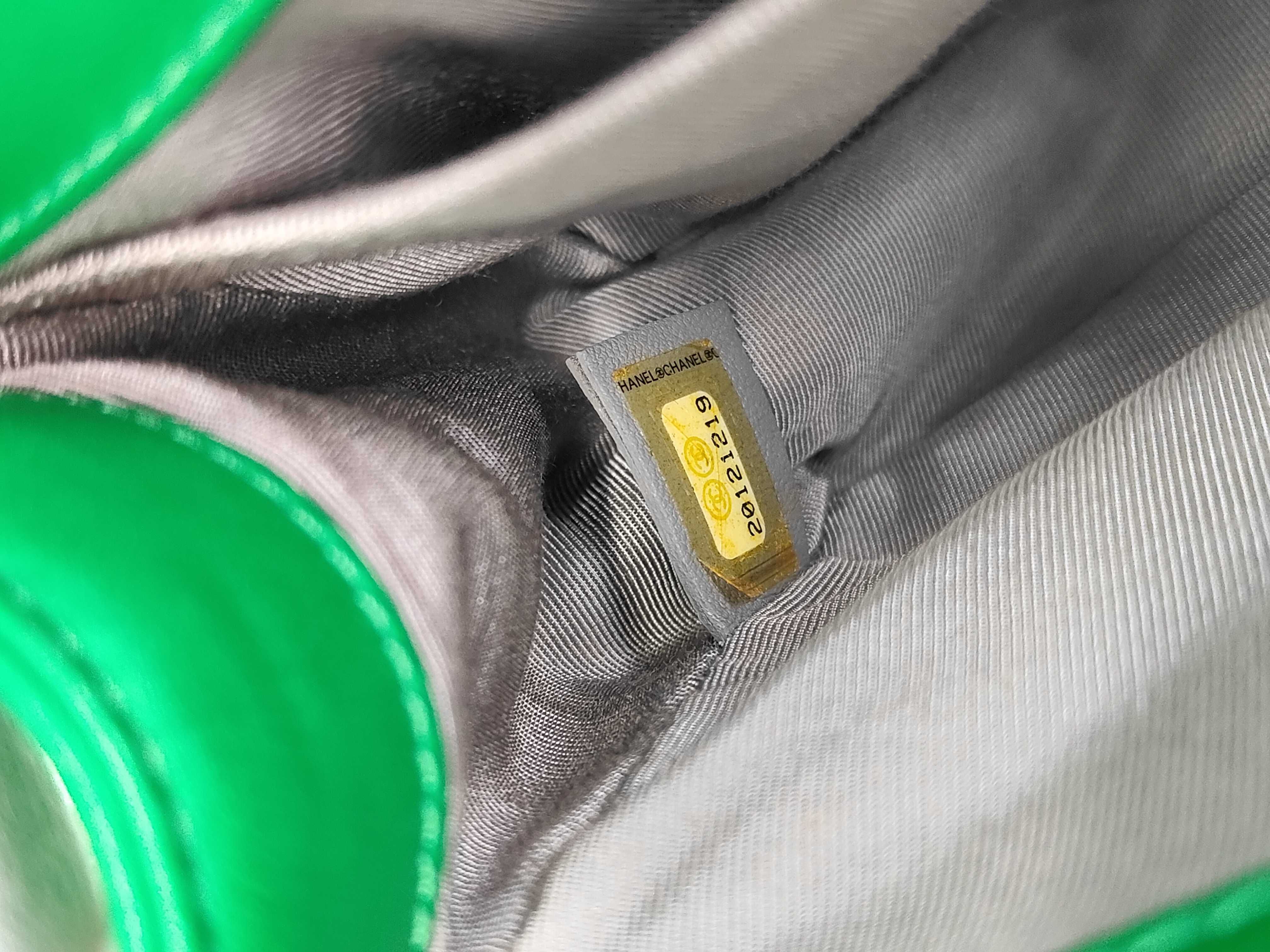 2268 Boy 25 Chain Shoulder Bag, Green — view 10