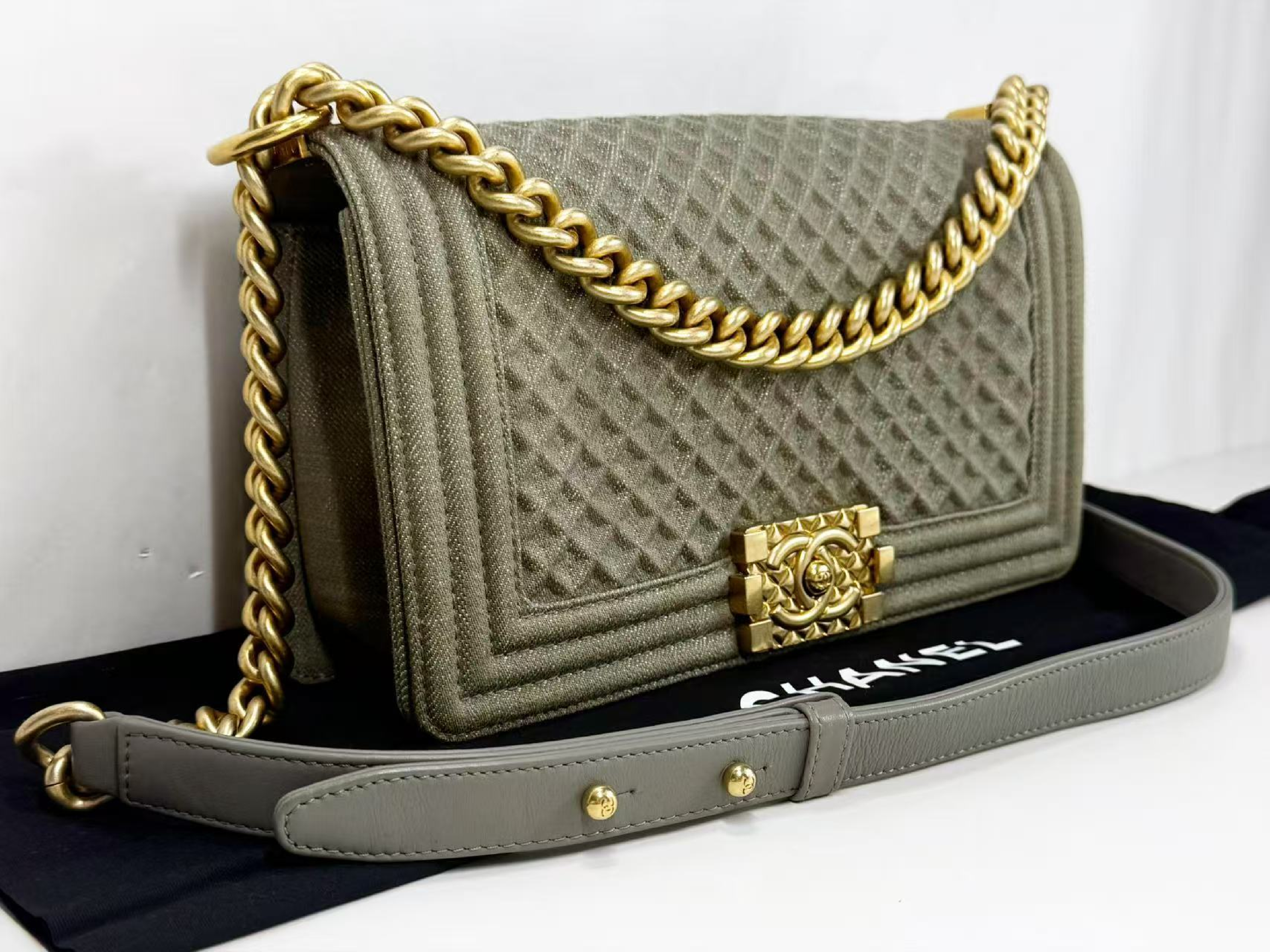 Denim Boy Matelassé Micro, W25cm (approx.), serial number in the 23 range. Vintage gold hardware shoulder bag with dust bag and sticker. 23201916. — view 2