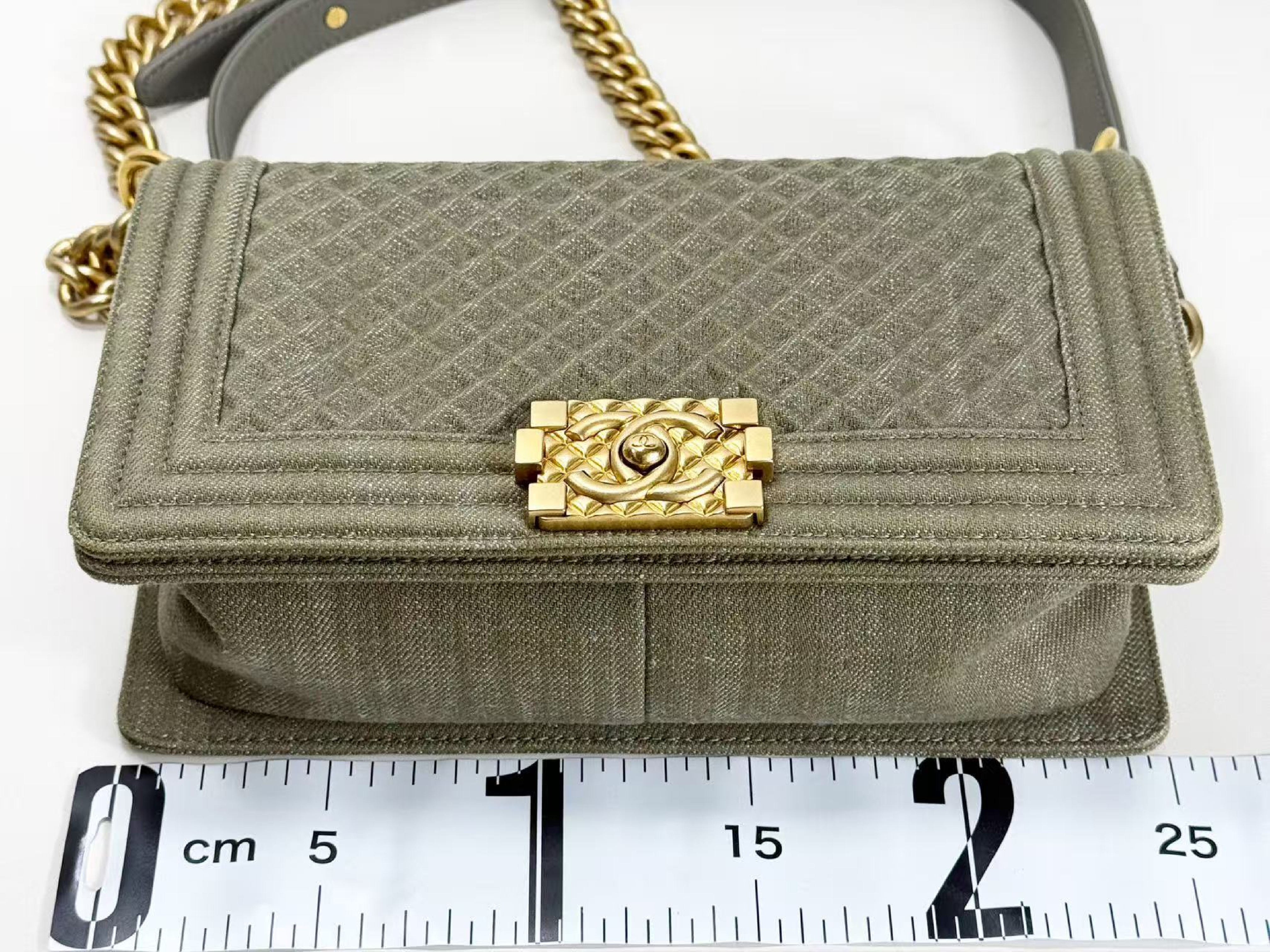 Denim Boy Matelassé Micro, W25cm (approx.), serial number in the 23 range. Vintage gold hardware shoulder bag with dust bag and sticker. 23201916. — view 4