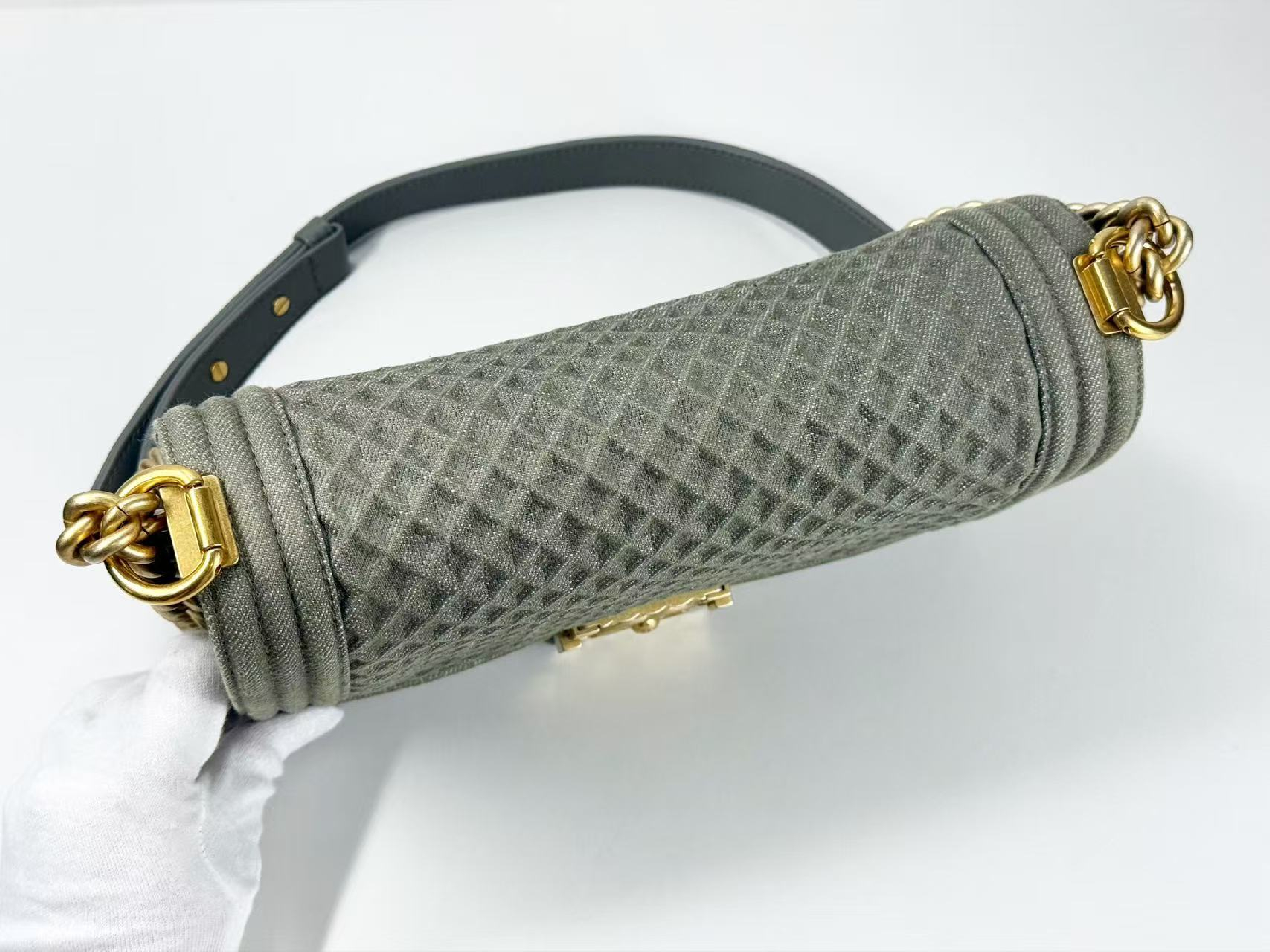 Denim Boy Matelassé Micro, W25cm (approx.), serial number in the 23 range. Vintage gold hardware shoulder bag with dust bag and sticker. 23201916. — view 7