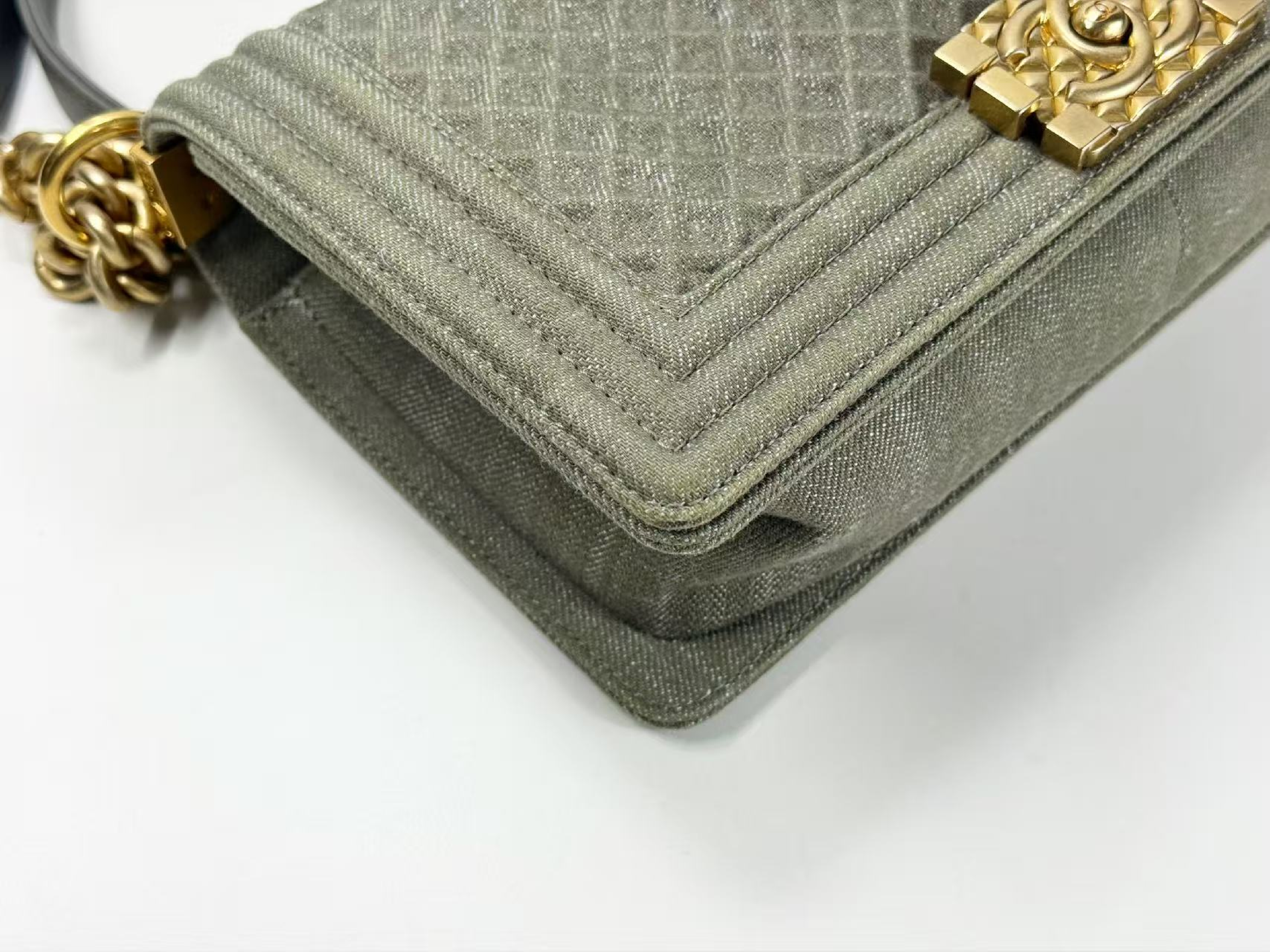 Denim Boy Matelassé Micro, W25cm (approx.), serial number in the 23 range. Vintage gold hardware shoulder bag with dust bag and sticker. 23201916. — view 10