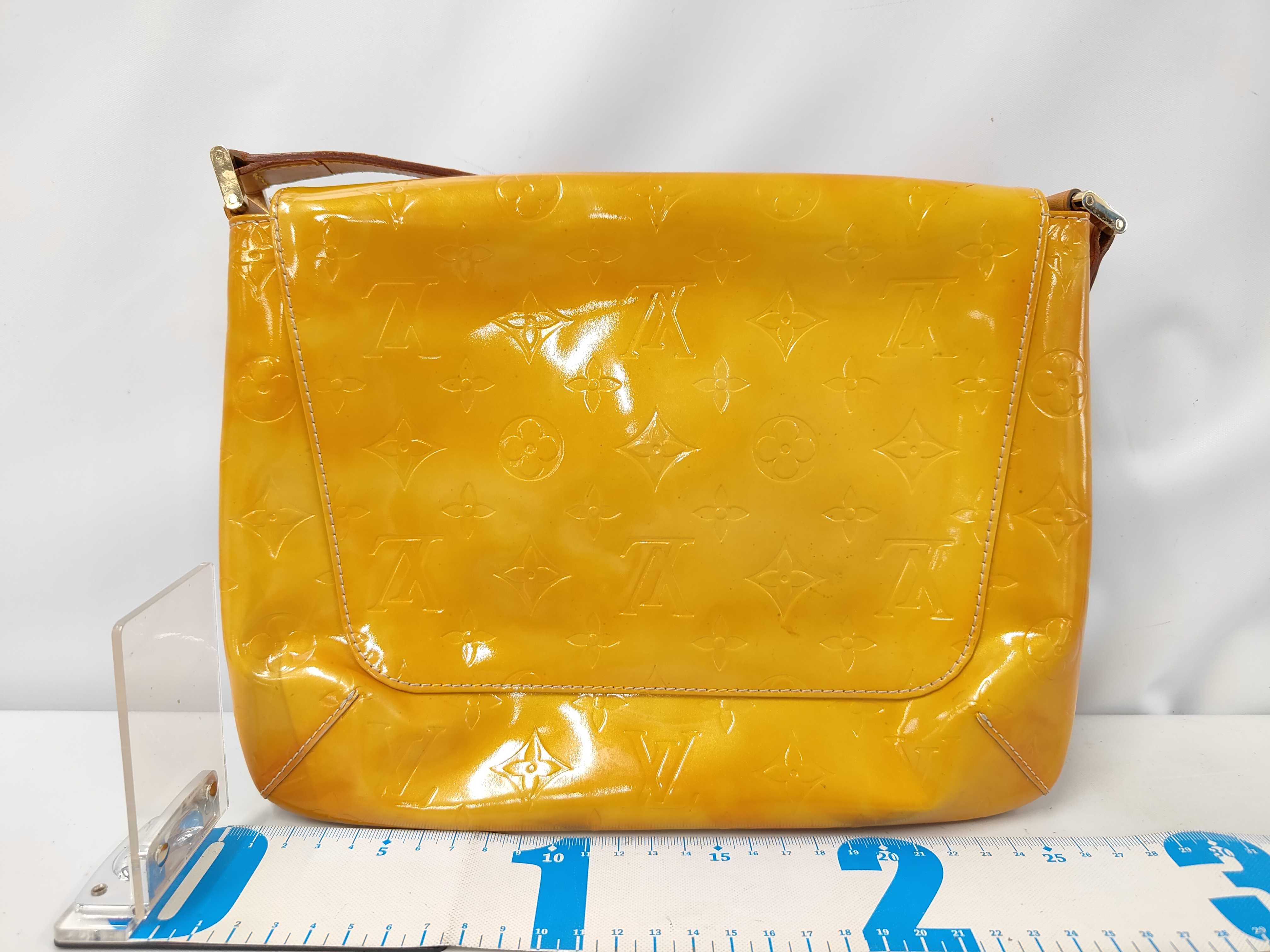 LV Thompson Street Shoulder Bag — view 2