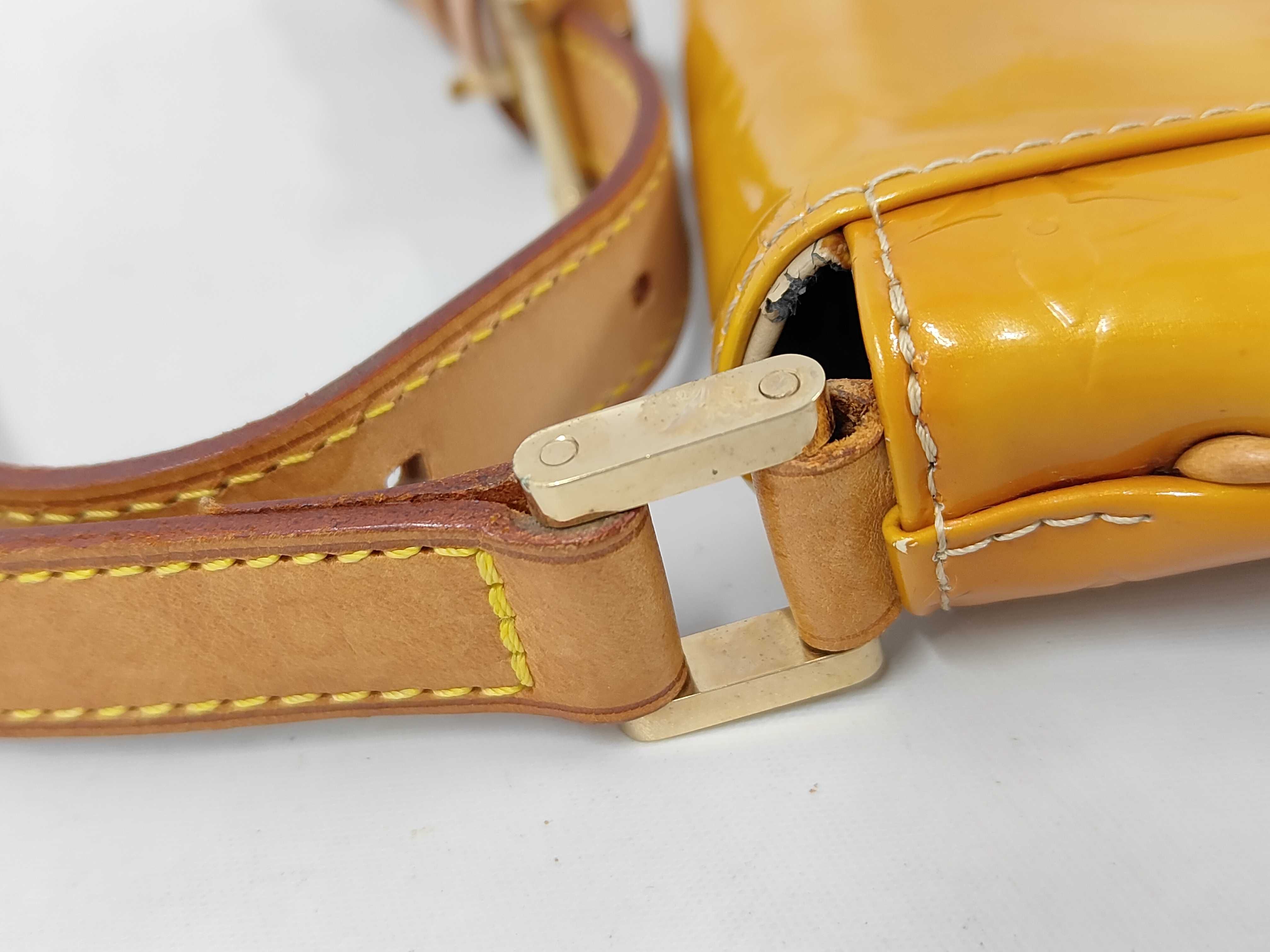 LV Thompson Street Shoulder Bag — view 6