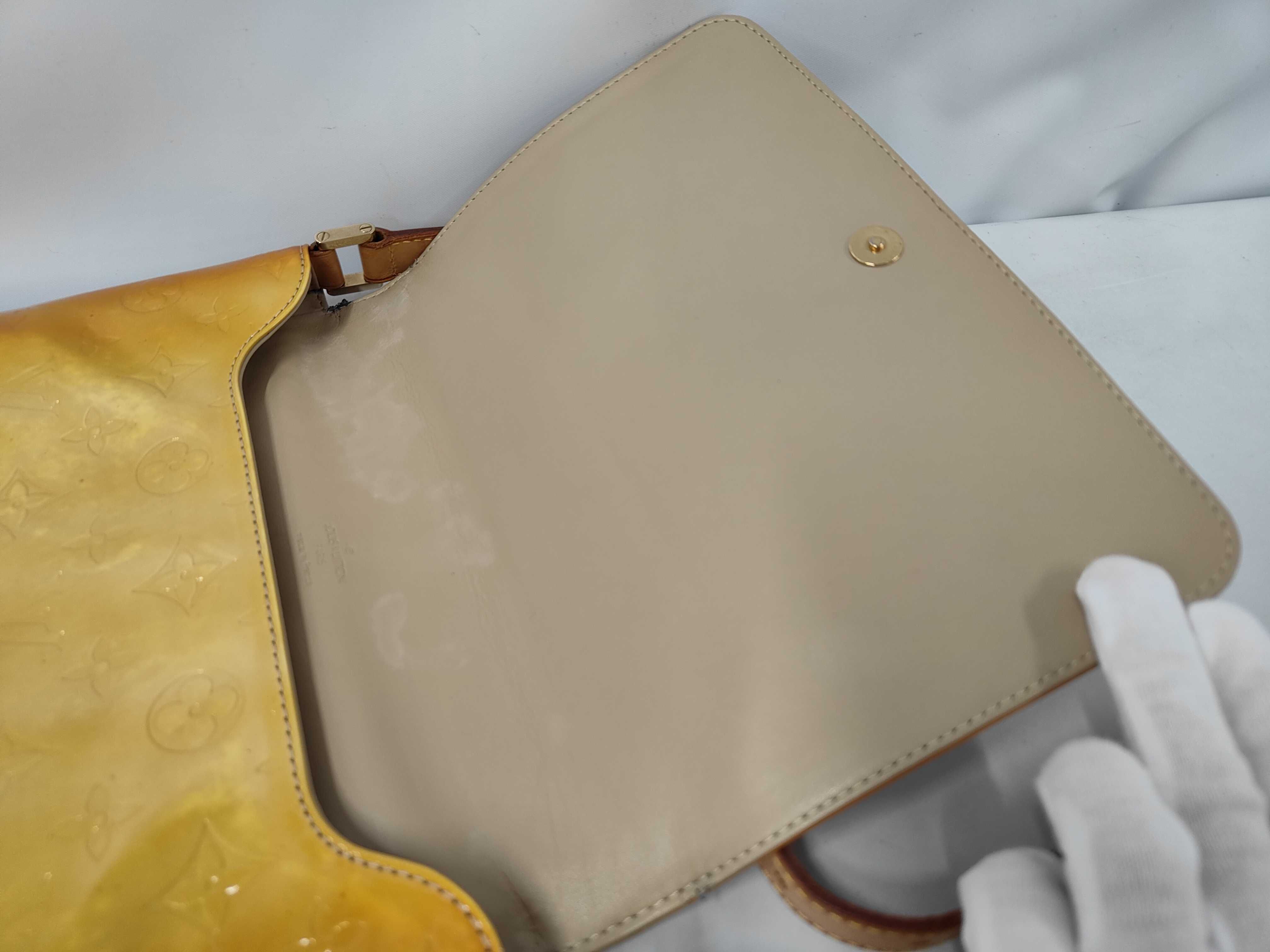 LV Thompson Street Shoulder Bag — view 8