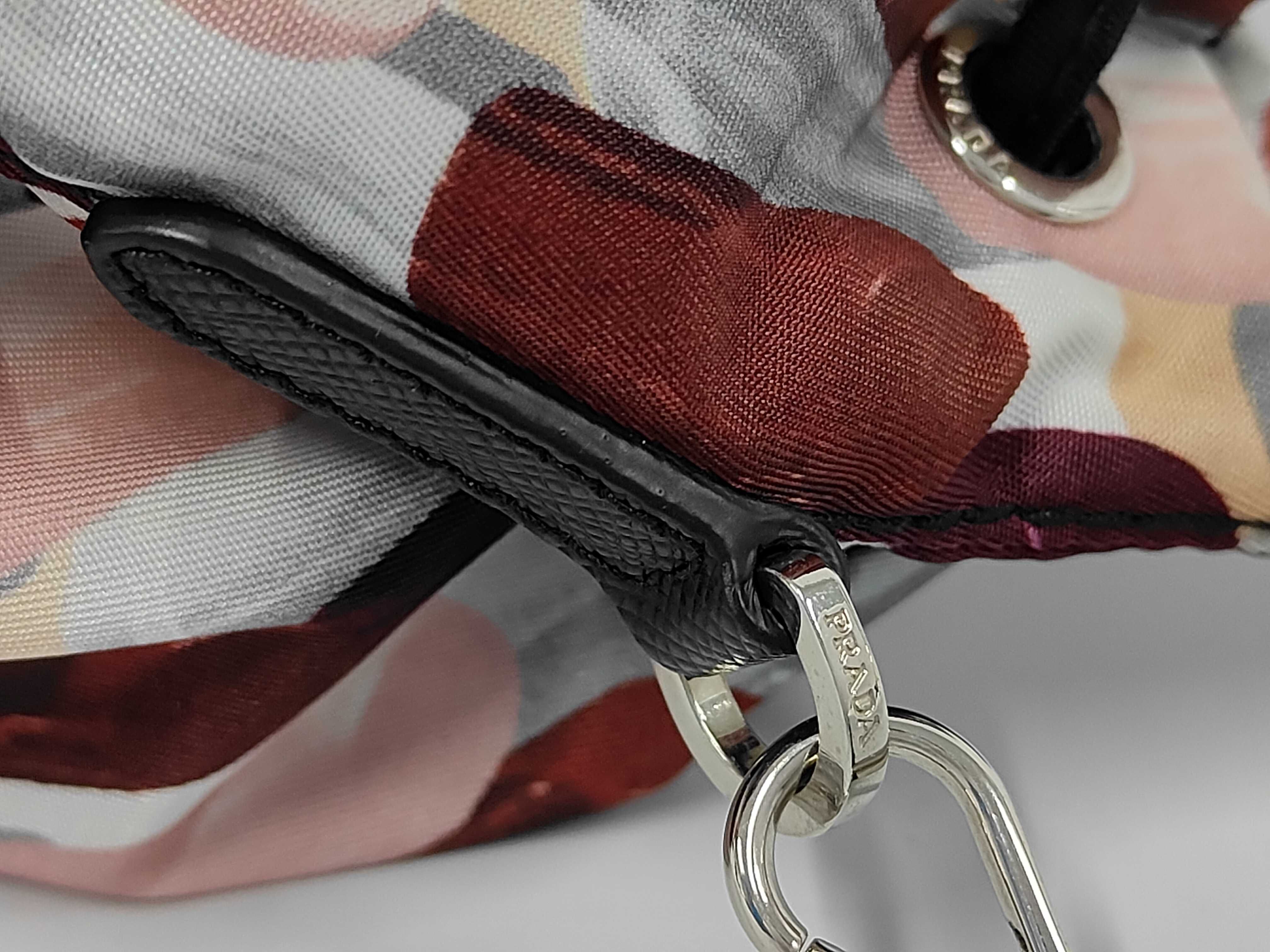 lip print drawstring handbag — view 5