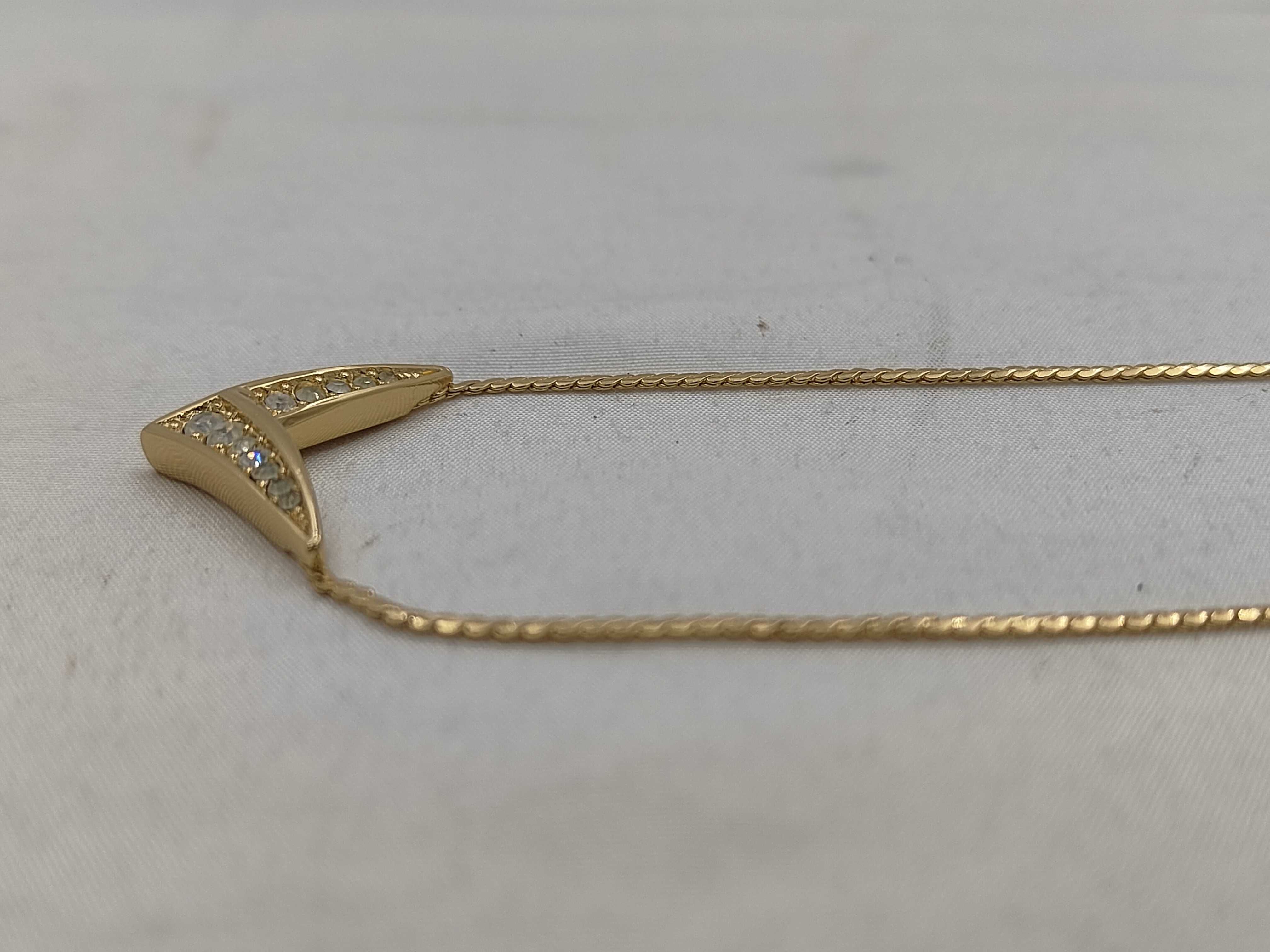 necklace — view 2