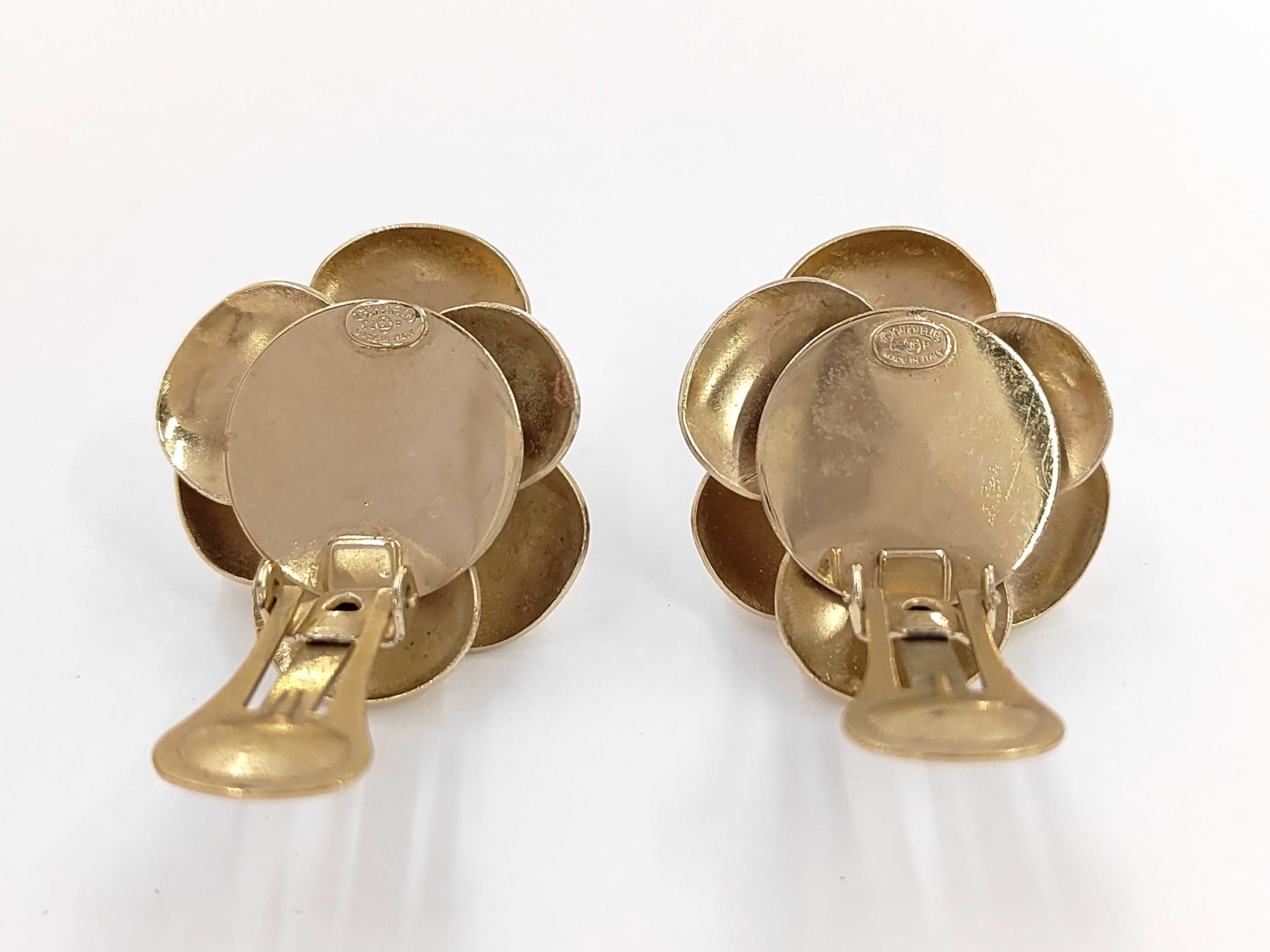 Coco Flower White x Gold (YG) Earrings — view 2