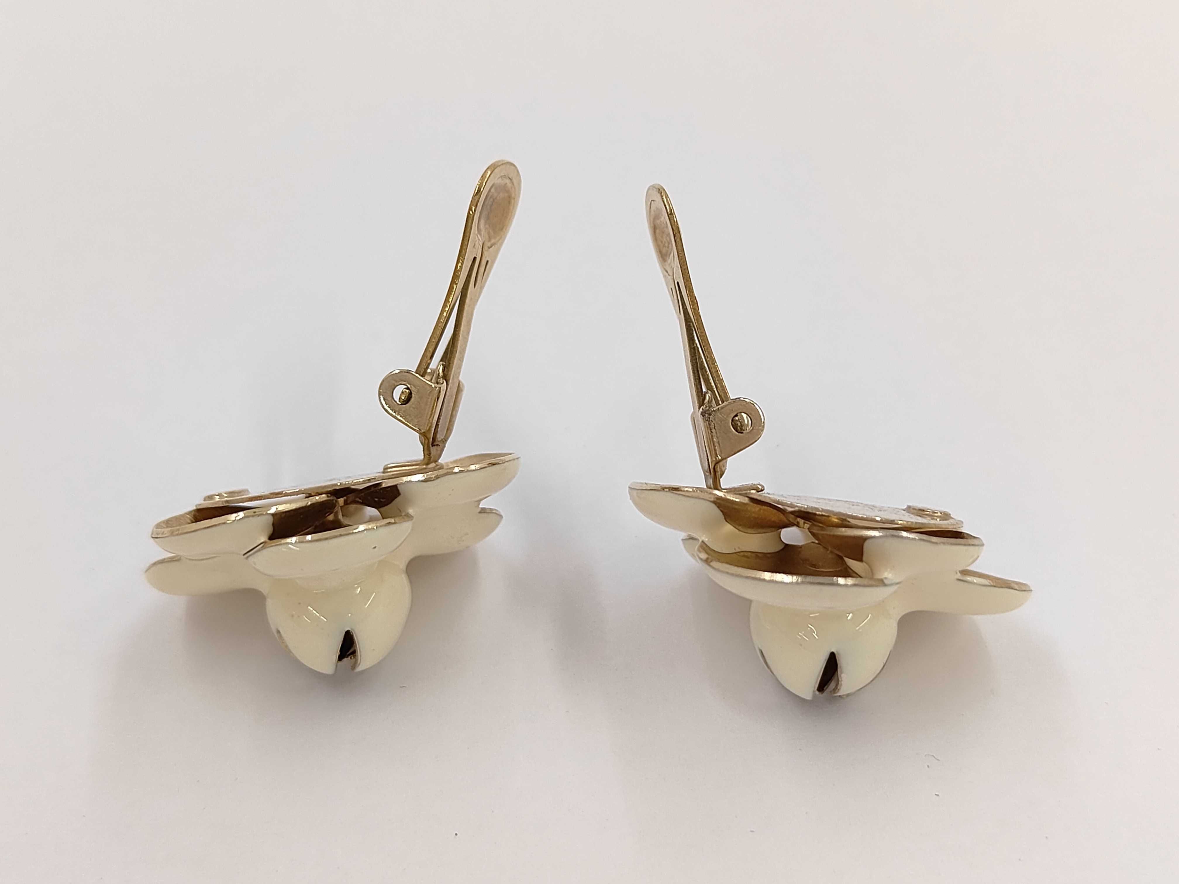 Coco Flower White x Gold (YG) Earrings — view 4