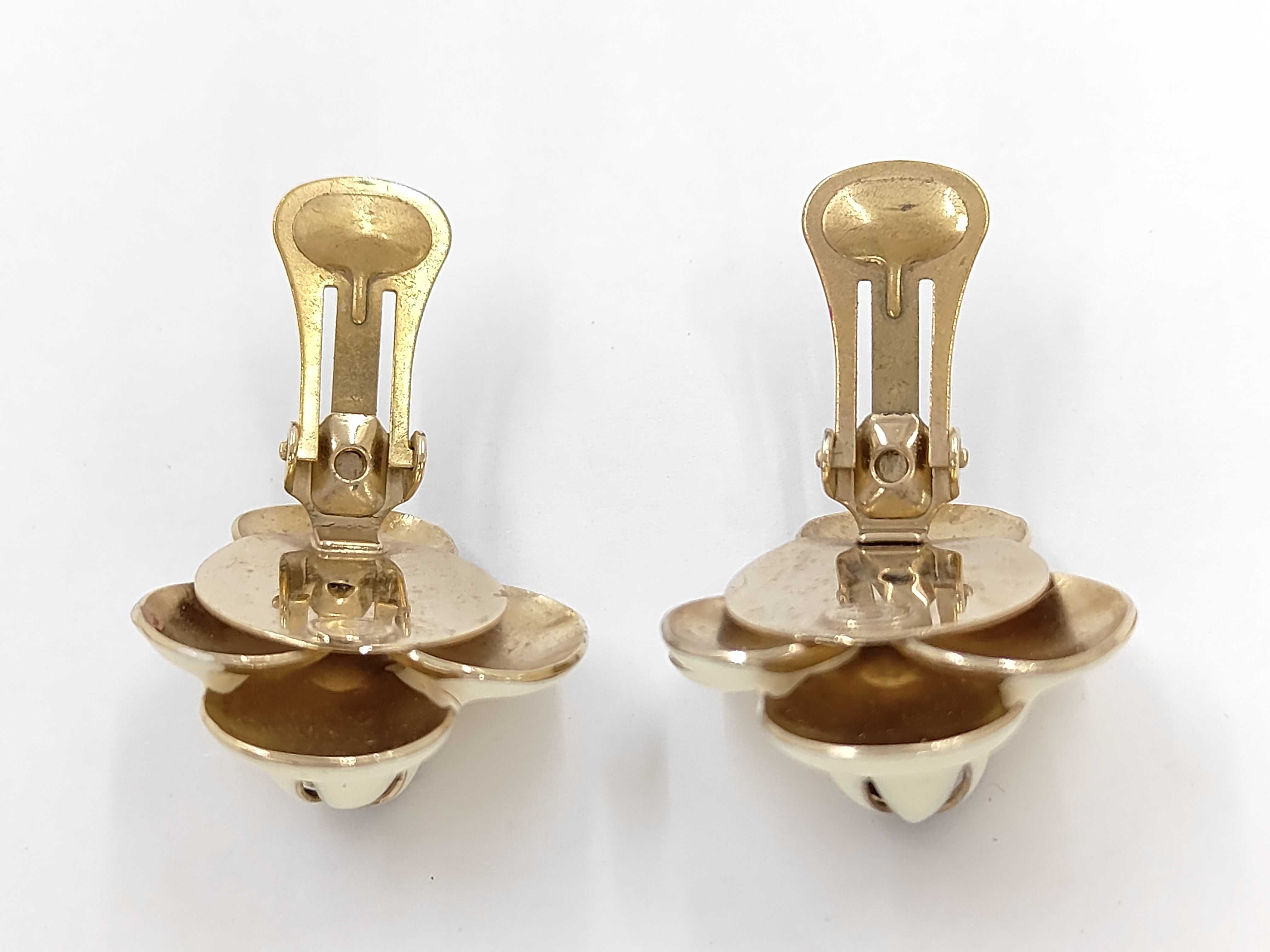 Coco Flower White x Gold (YG) Earrings — view 5