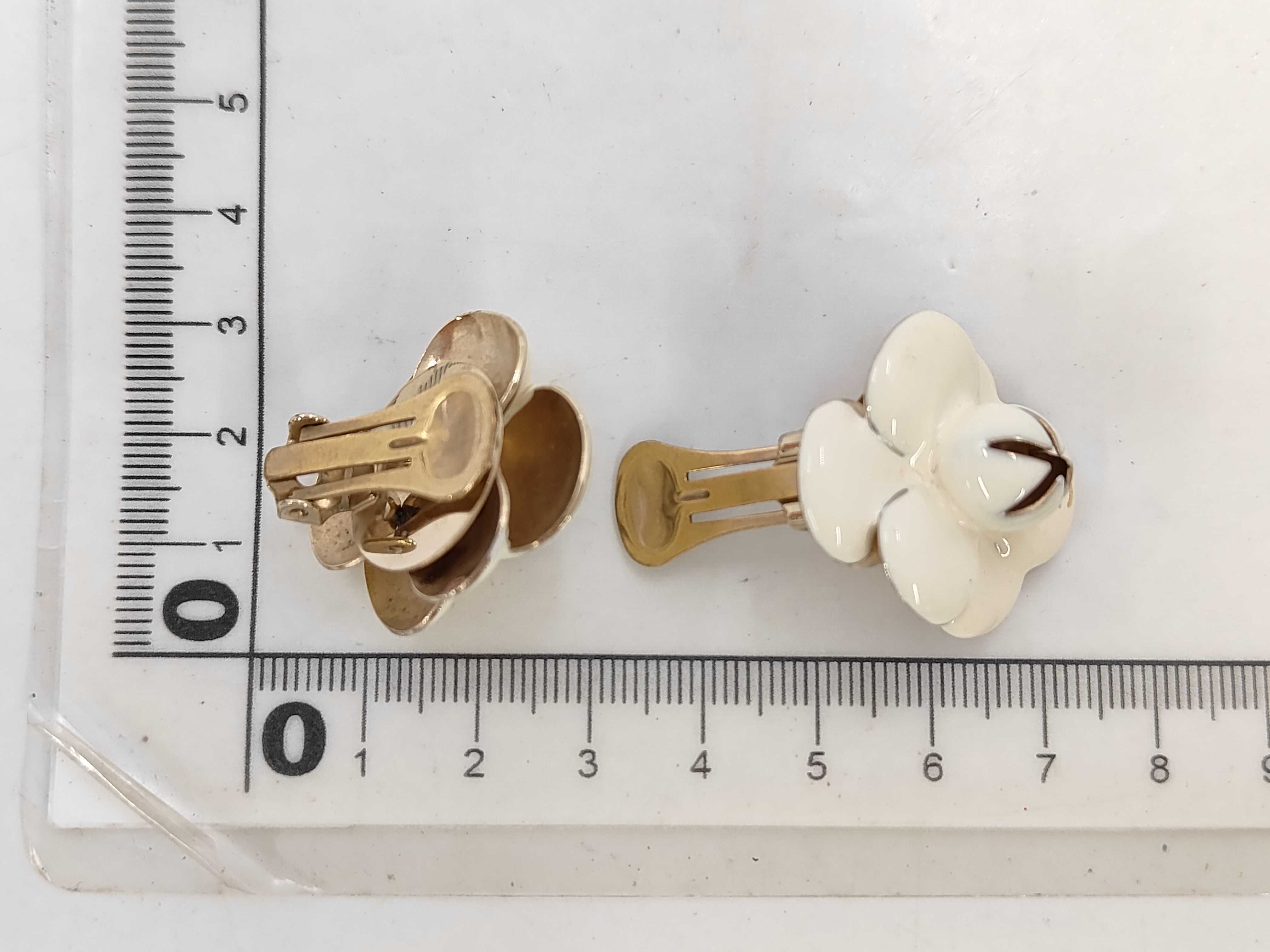 Coco Flower White x Gold (YG) Earrings — view 6