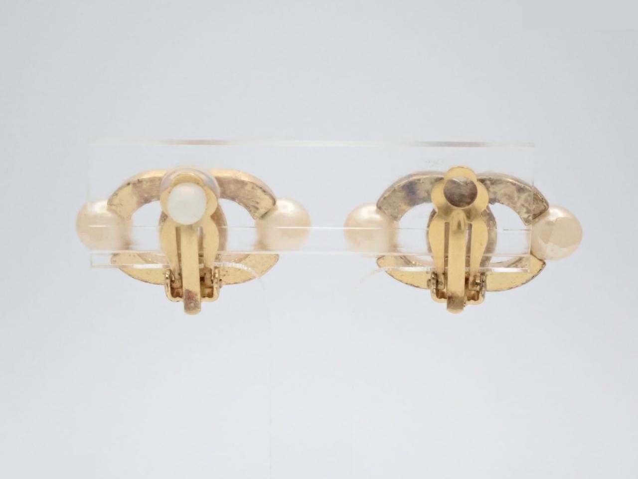 Earrings, Coco Mark, Pearl, Gold — view 2
