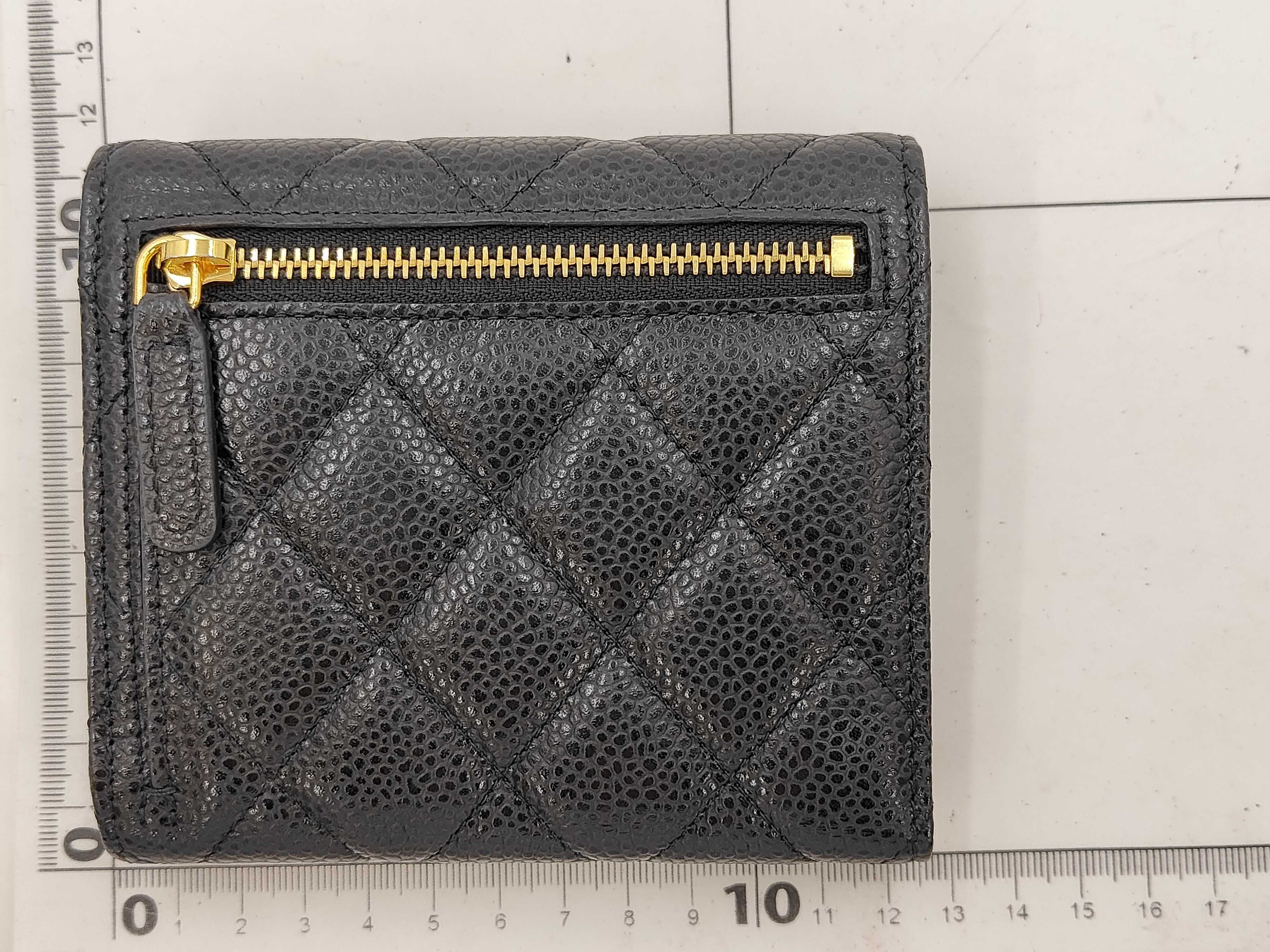 Matelassé Caviar Leather Black Wallet (with accessories) — view 7