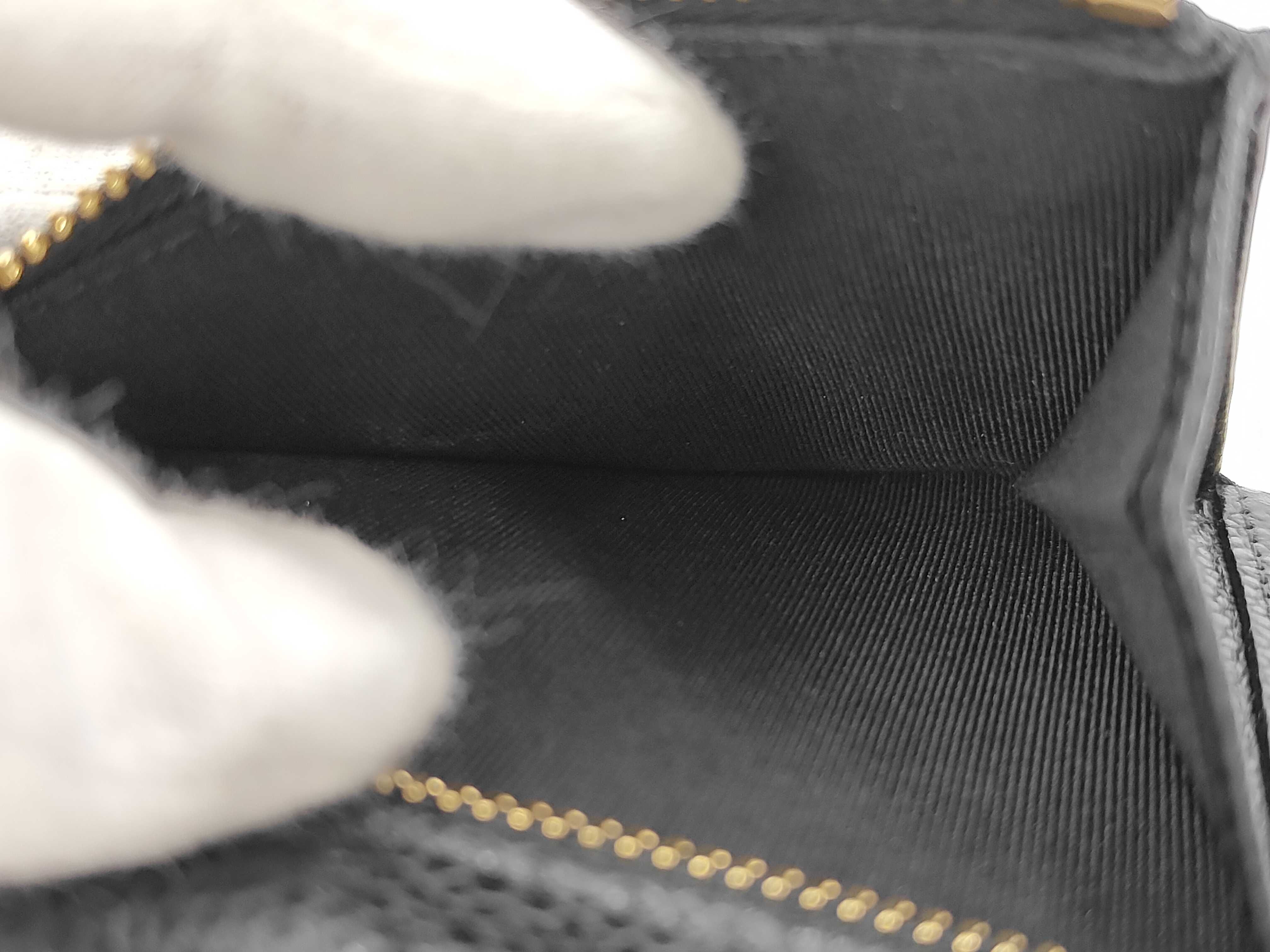 Matelassé Caviar Leather Black Wallet (with accessories) — view 8
