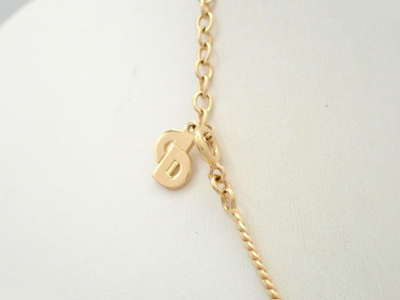 Other lines: Precious metals, necklaces, pendants, chains approximately 40cm long. — view 2