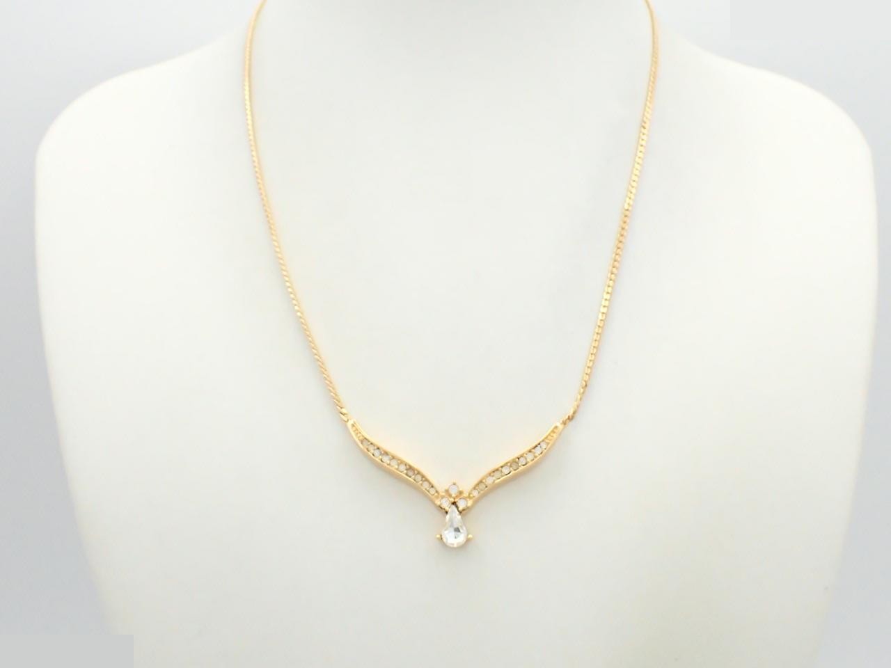 Other lines: Precious metals, necklaces, pendants, chains approximately 40cm long. — view 3