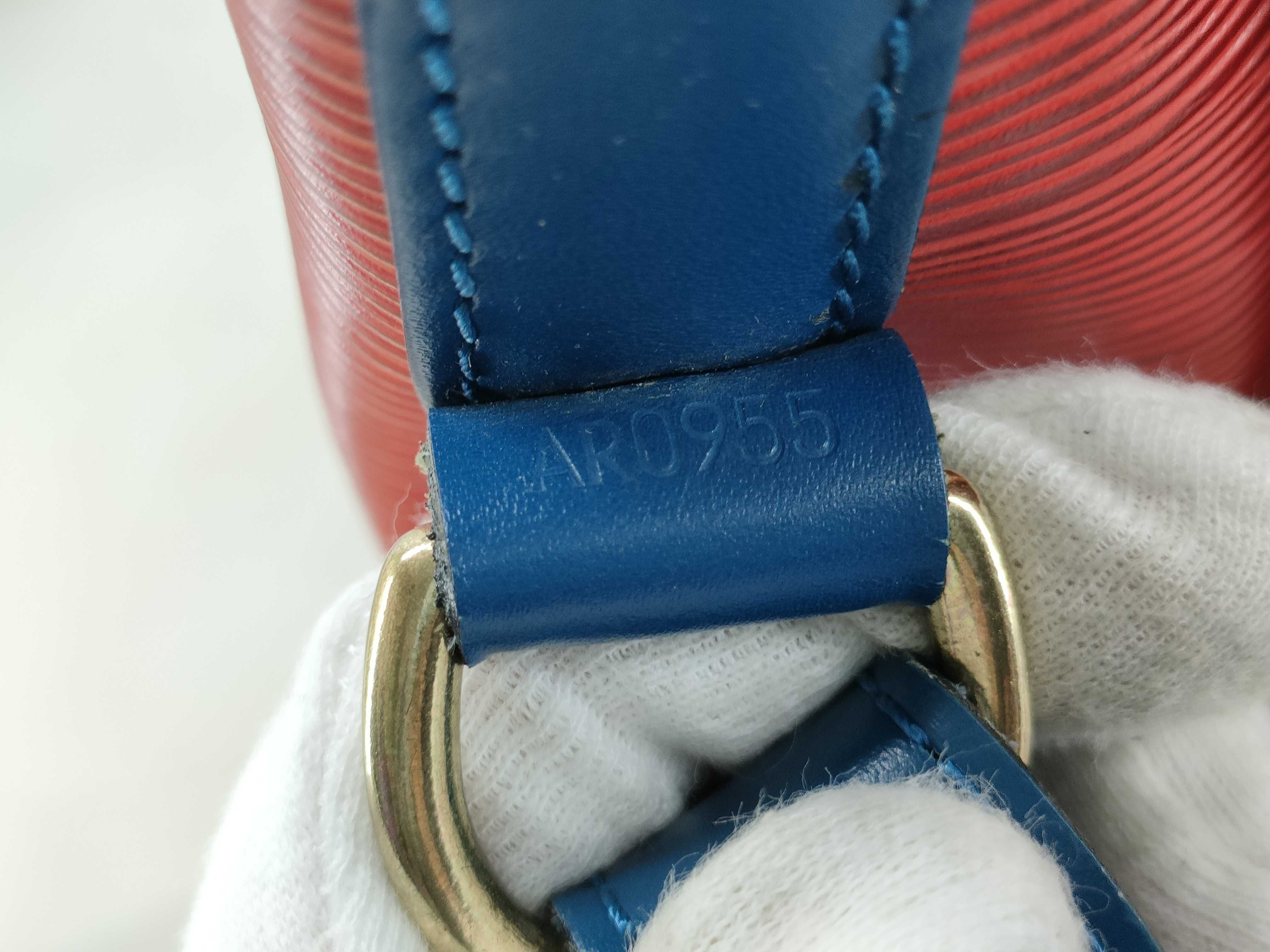 Epi LV Bag Shoulder Bag — view 11