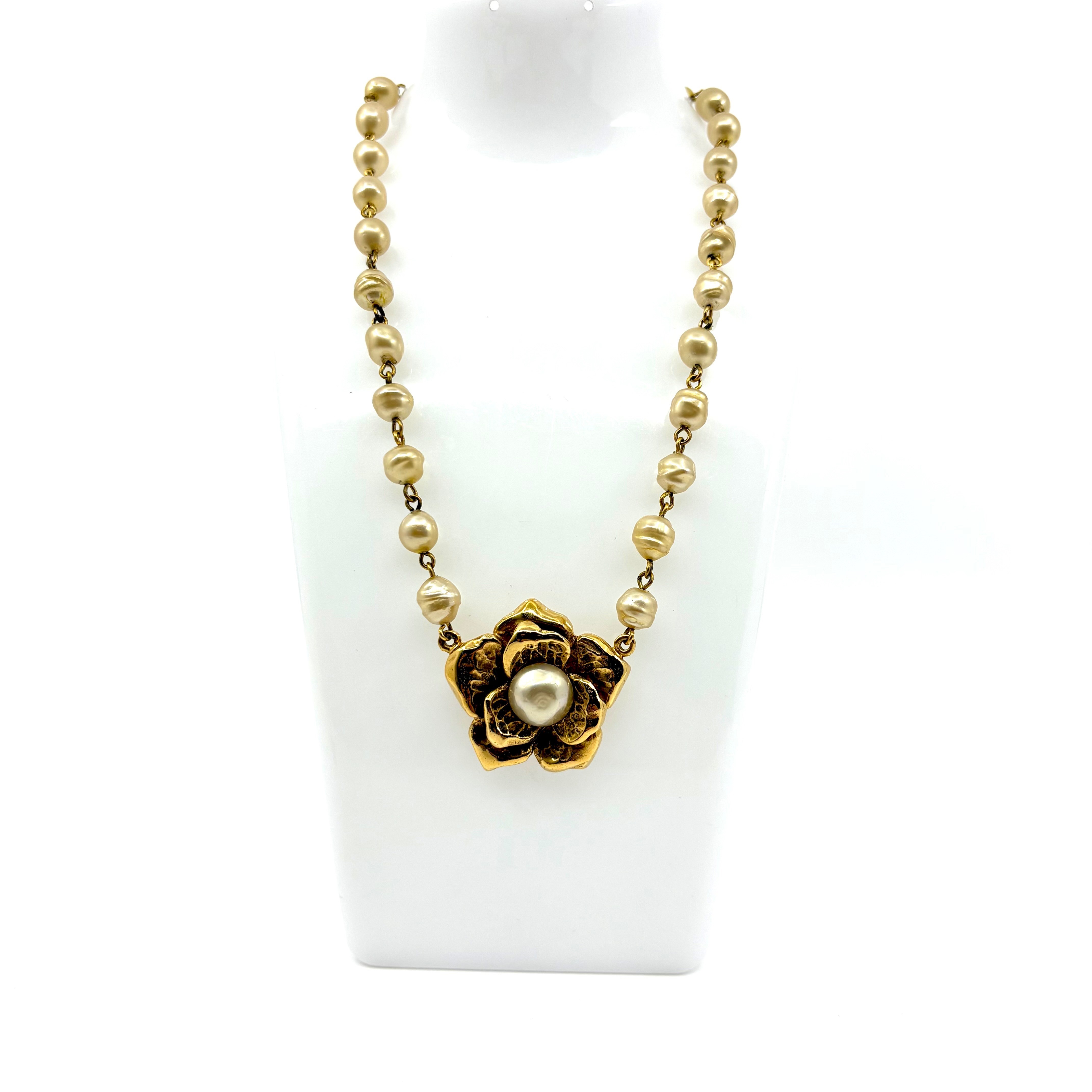 Flower Pearl (Precious Metal) Necklace Pendant, Chain approx. 41cm — view 2