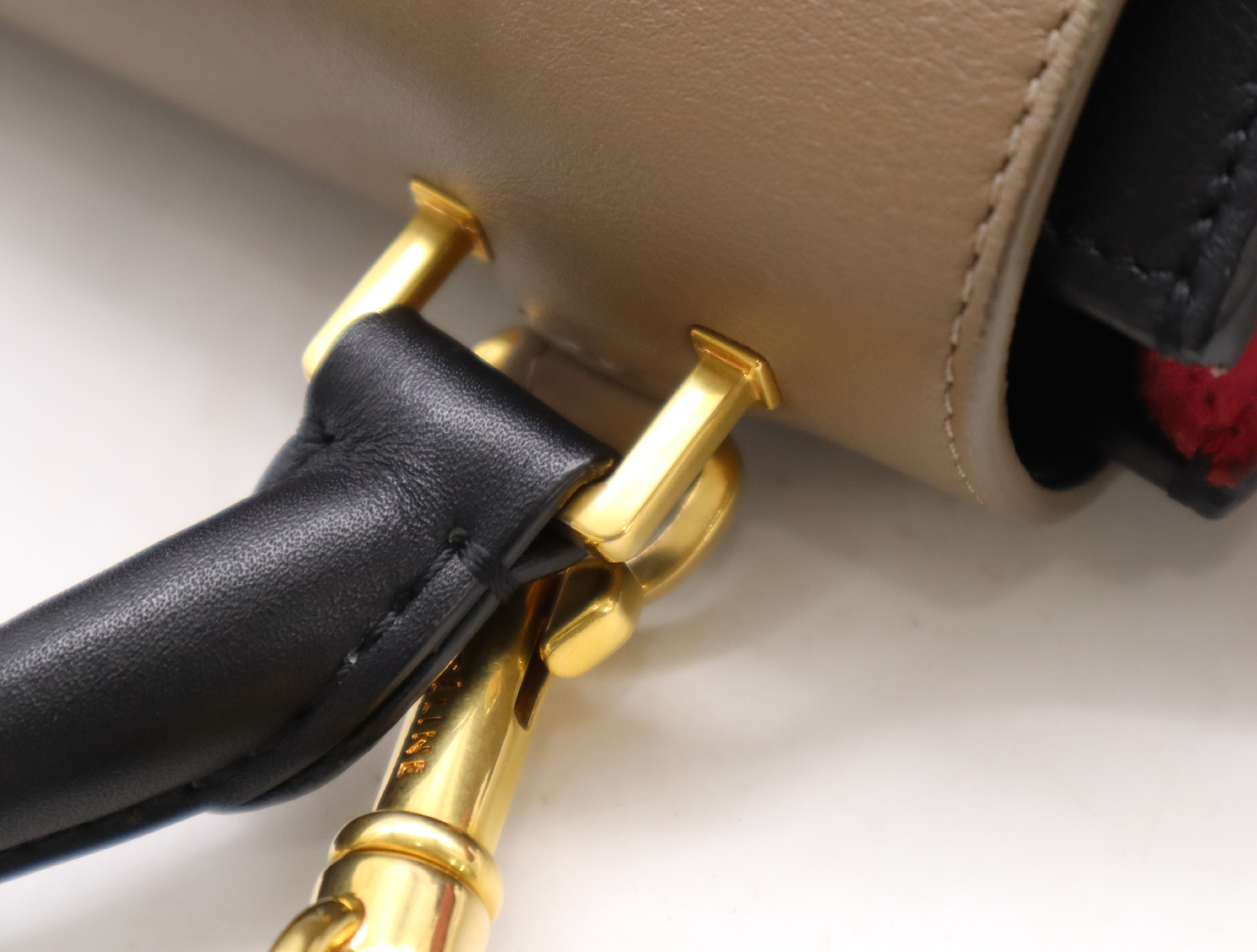 Leather Small Trapeze 2way Handbag Black Beige Pink GD Metal Fittings with Shoulder Strap Handbag — view 10
