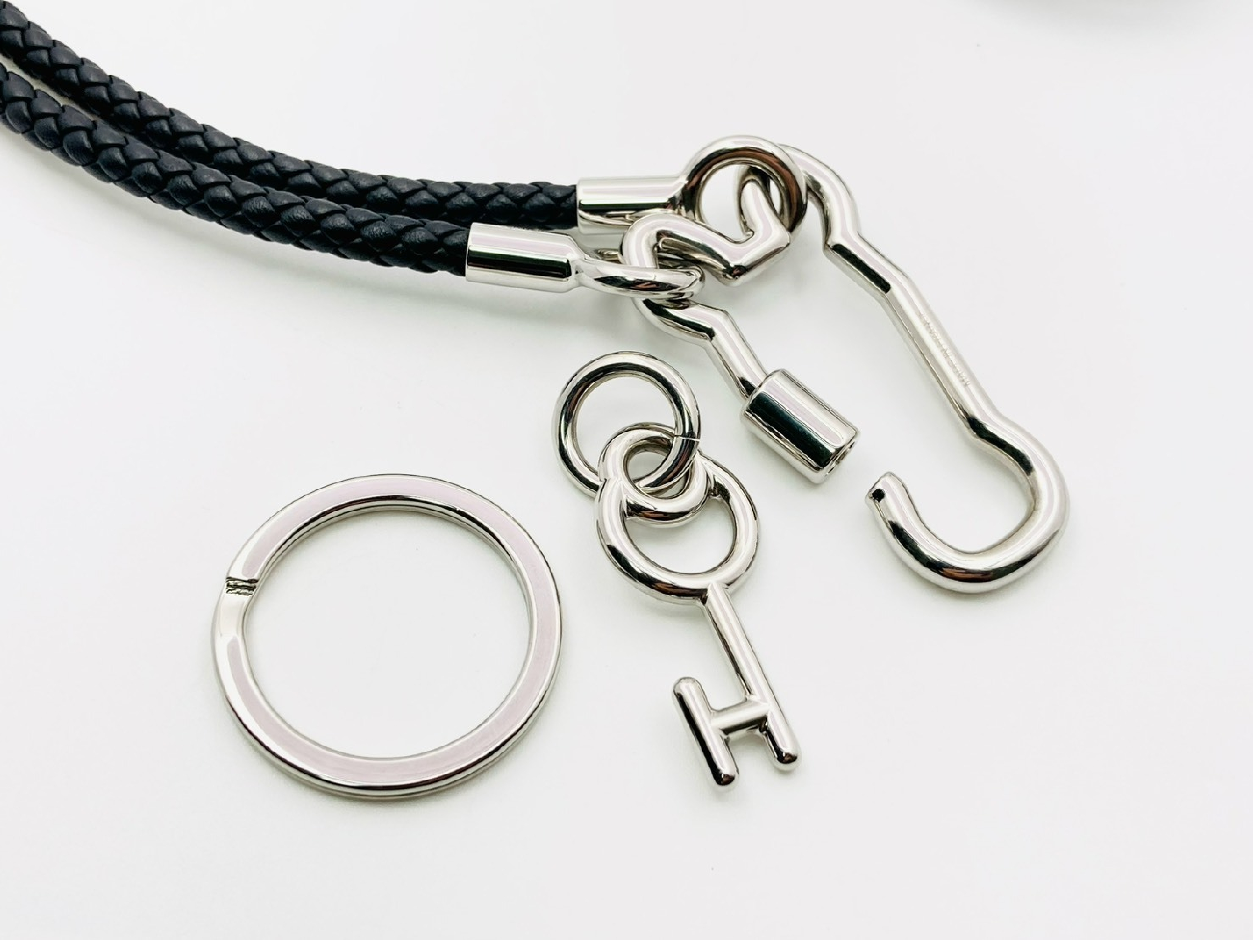 Clé Cheval Snap Hook Keyring & H Key Leather Long Necklace 3-Way Black Necklace — view 5