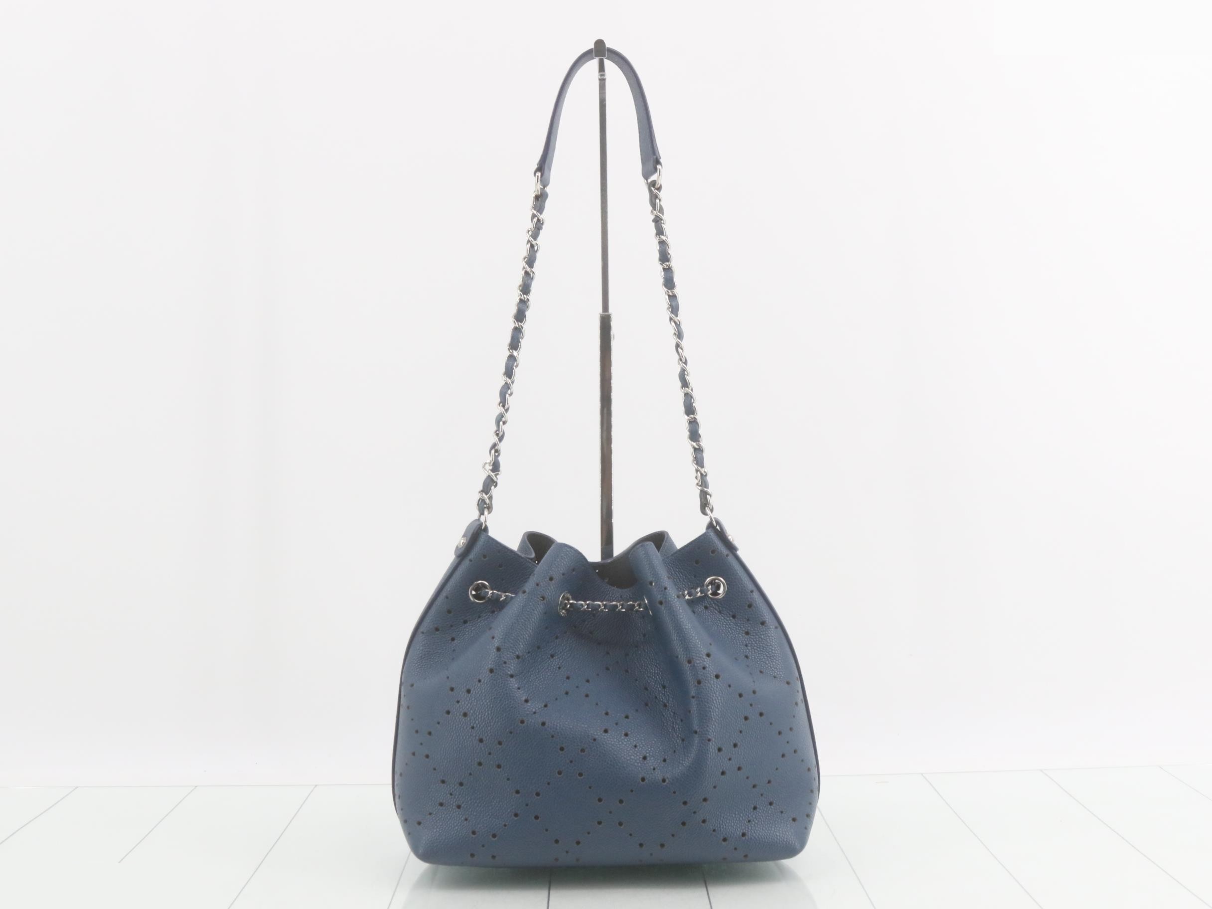 Caviar leather (bag), drawstring shoulder bag with pouch, item number 23. — view 2