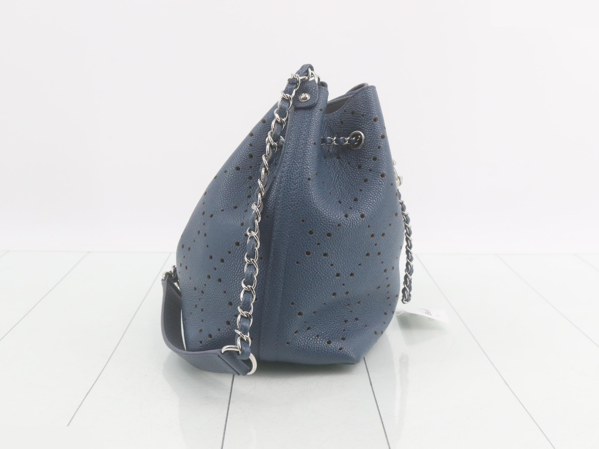 Caviar leather (bag), drawstring shoulder bag with pouch, item number 23. — view 4