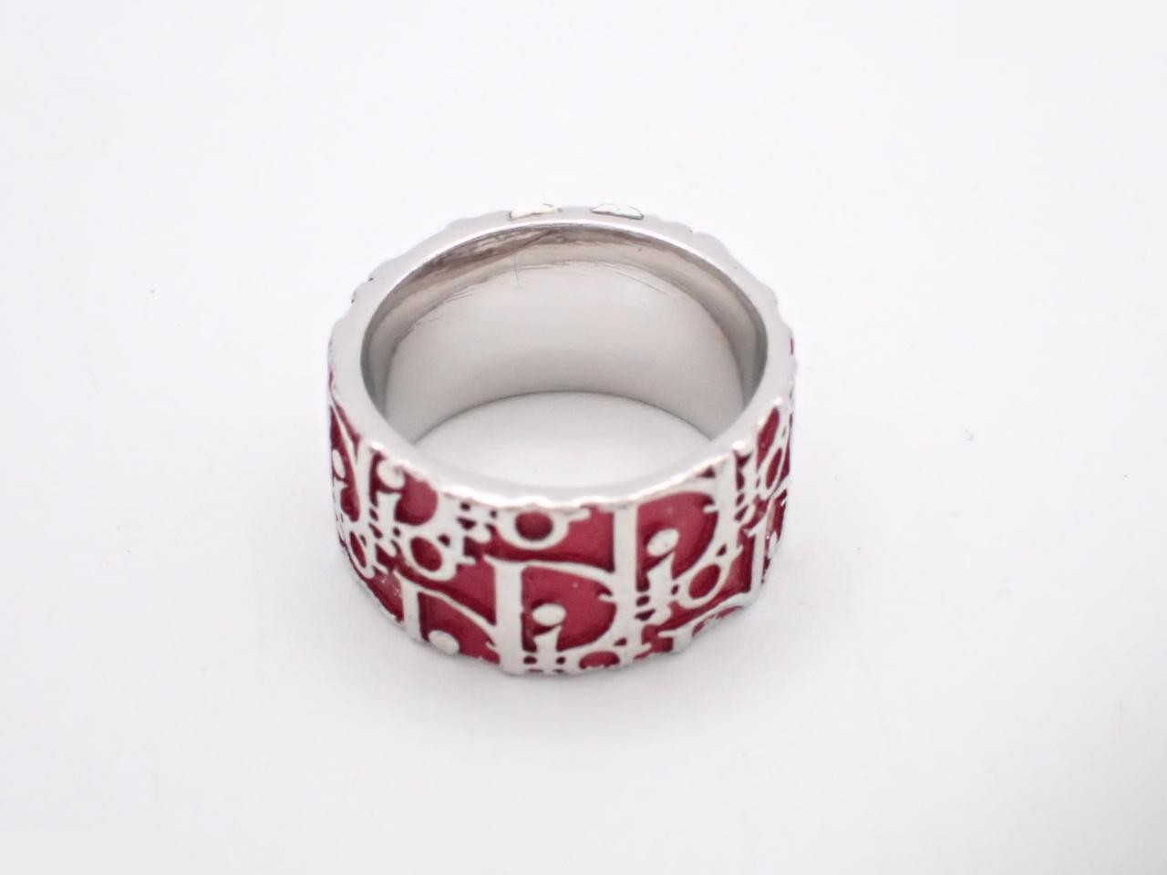 No. 2 Trotter (precious metal) ring, box, stamped 5, actual size #9 — view 2