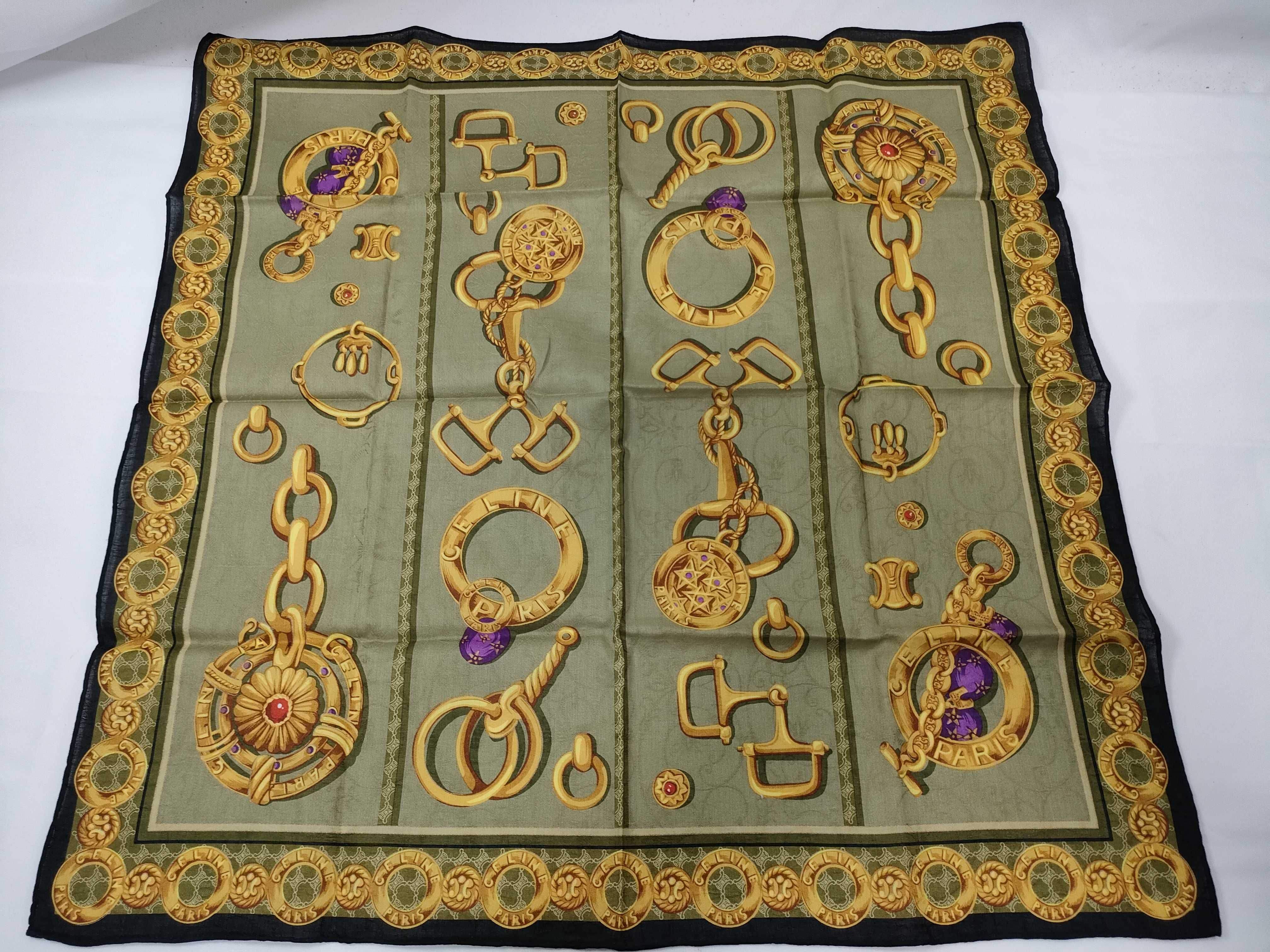 handkerchief scarf, horsebit, macadam motif, chain, and other accessories.