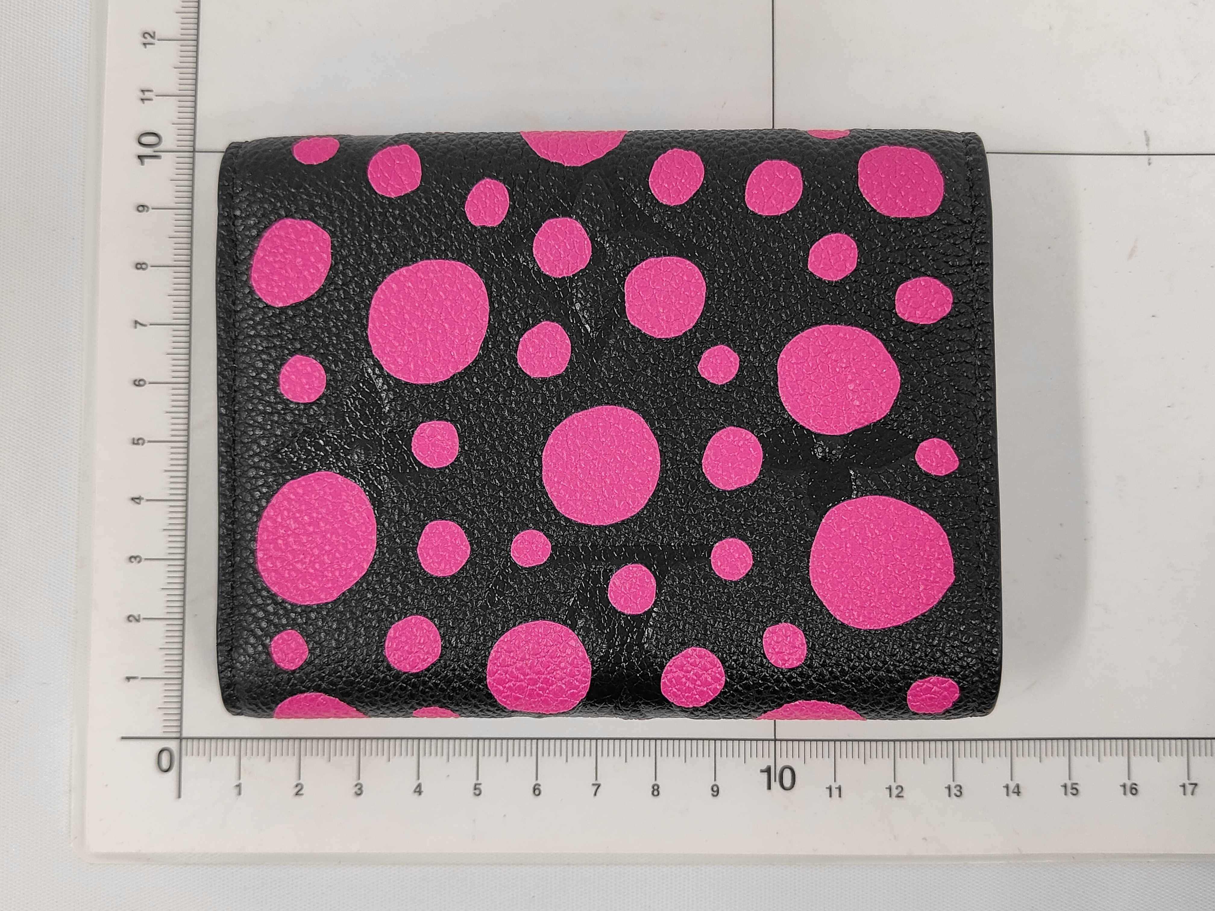 Yayoi Kusama Portefeuille Claire Compact Wallet M81956 RFID detected. Accessories included. — view 2