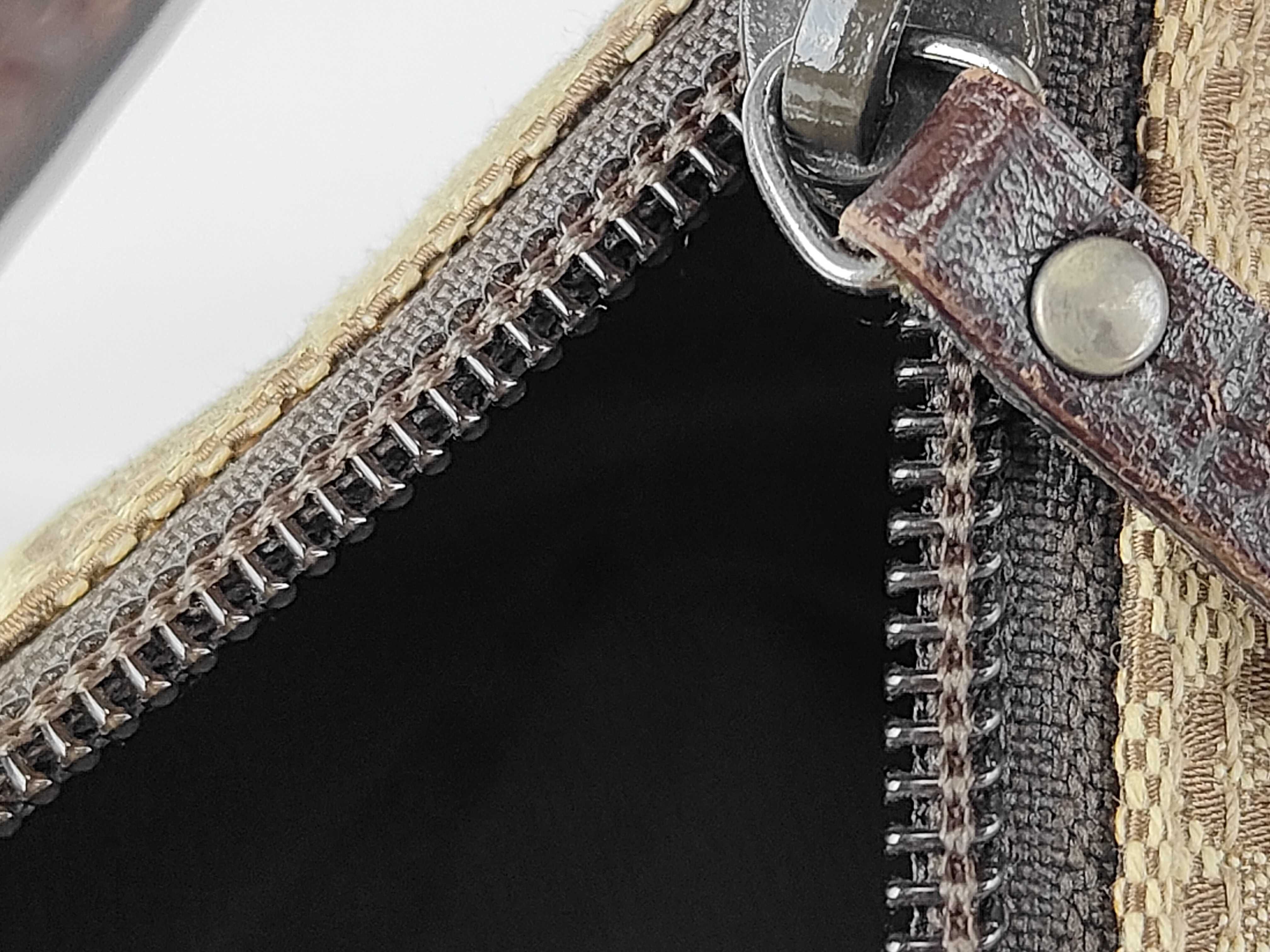 GG Canvas One-Shoulder Handbag — view 13