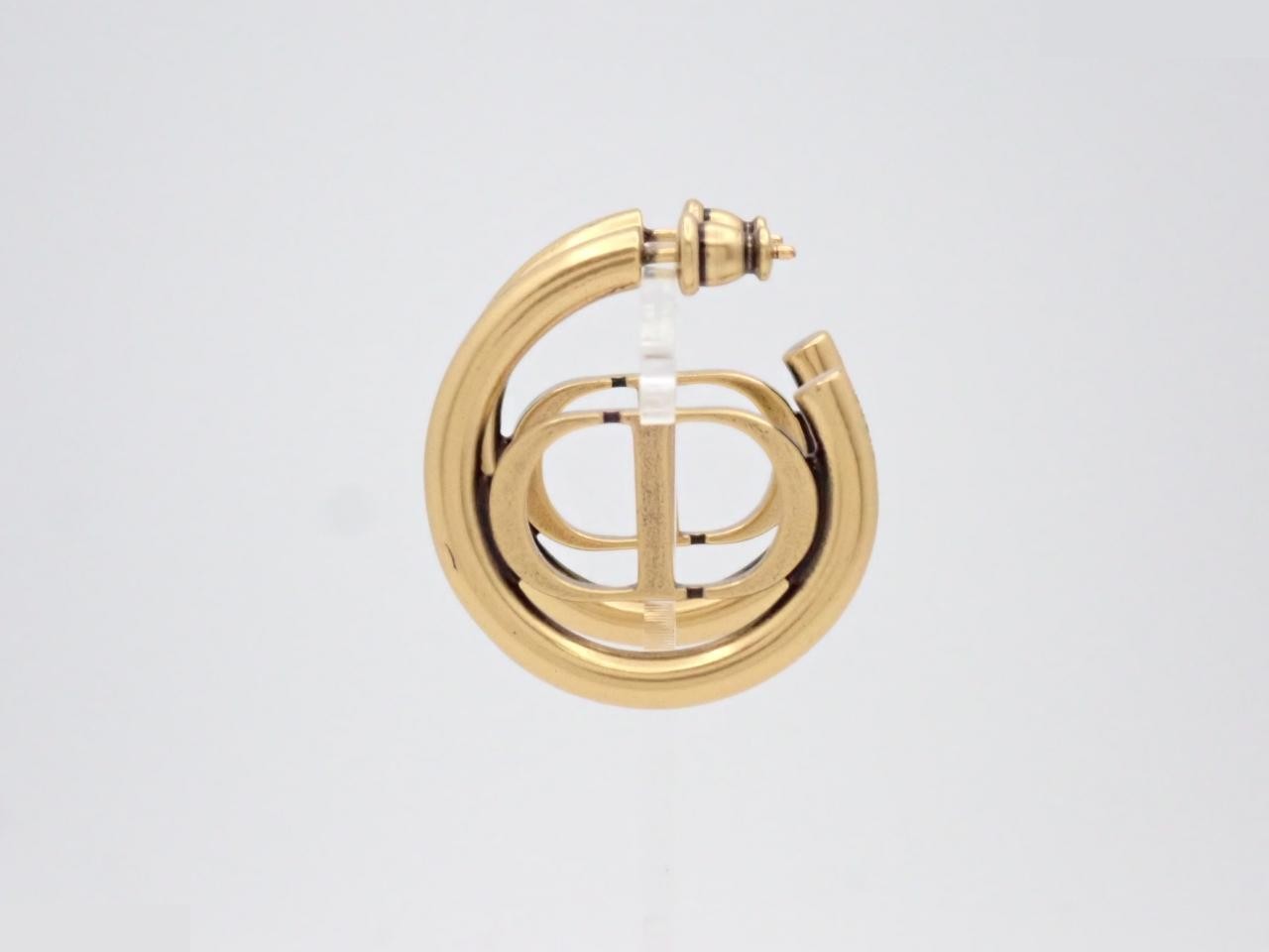 Gold earrings — view 3