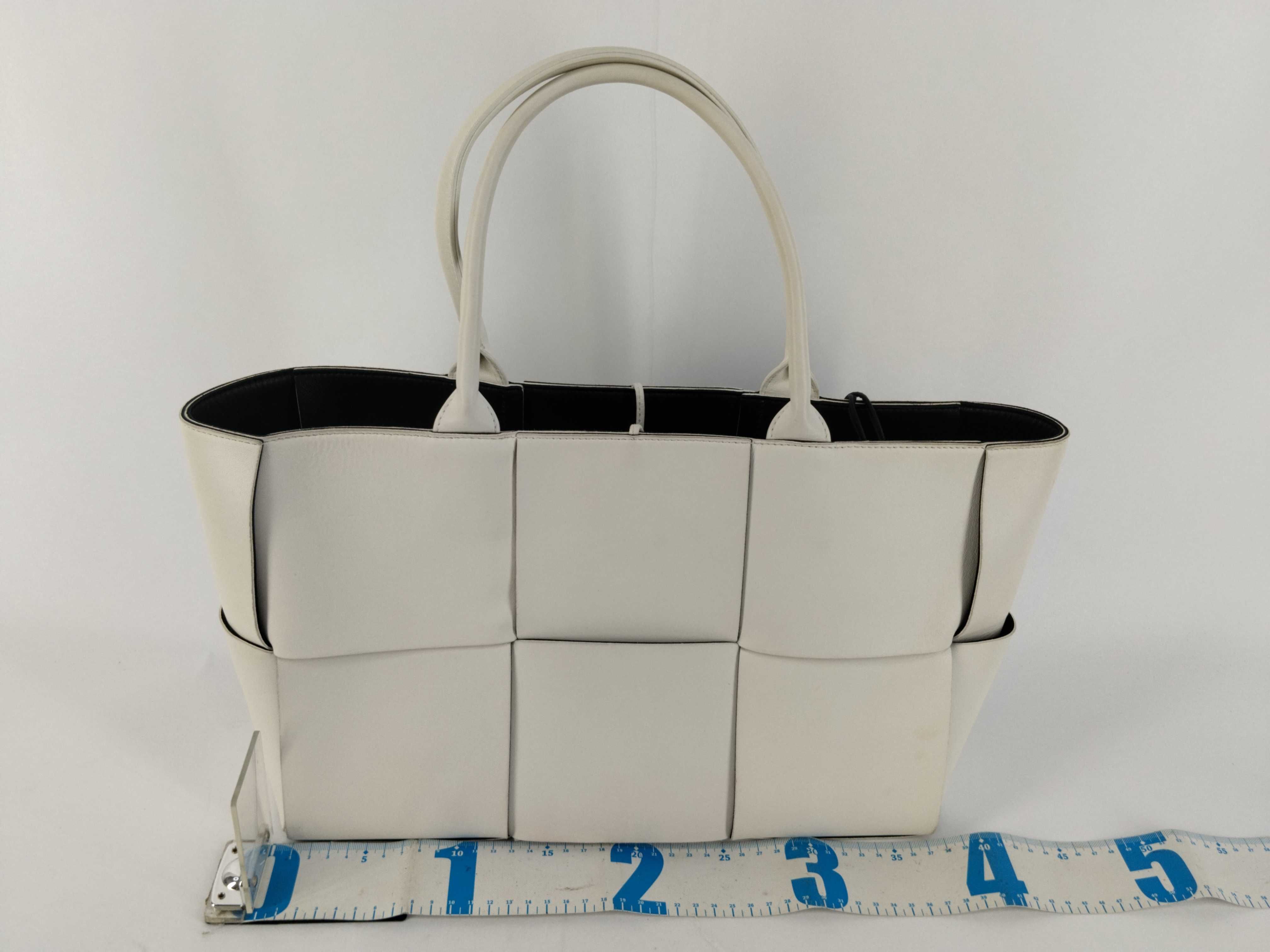 Intrecciato Bottega Veneta Maxi Intrecciato The Arco Tote Bag with Pouch — view 2