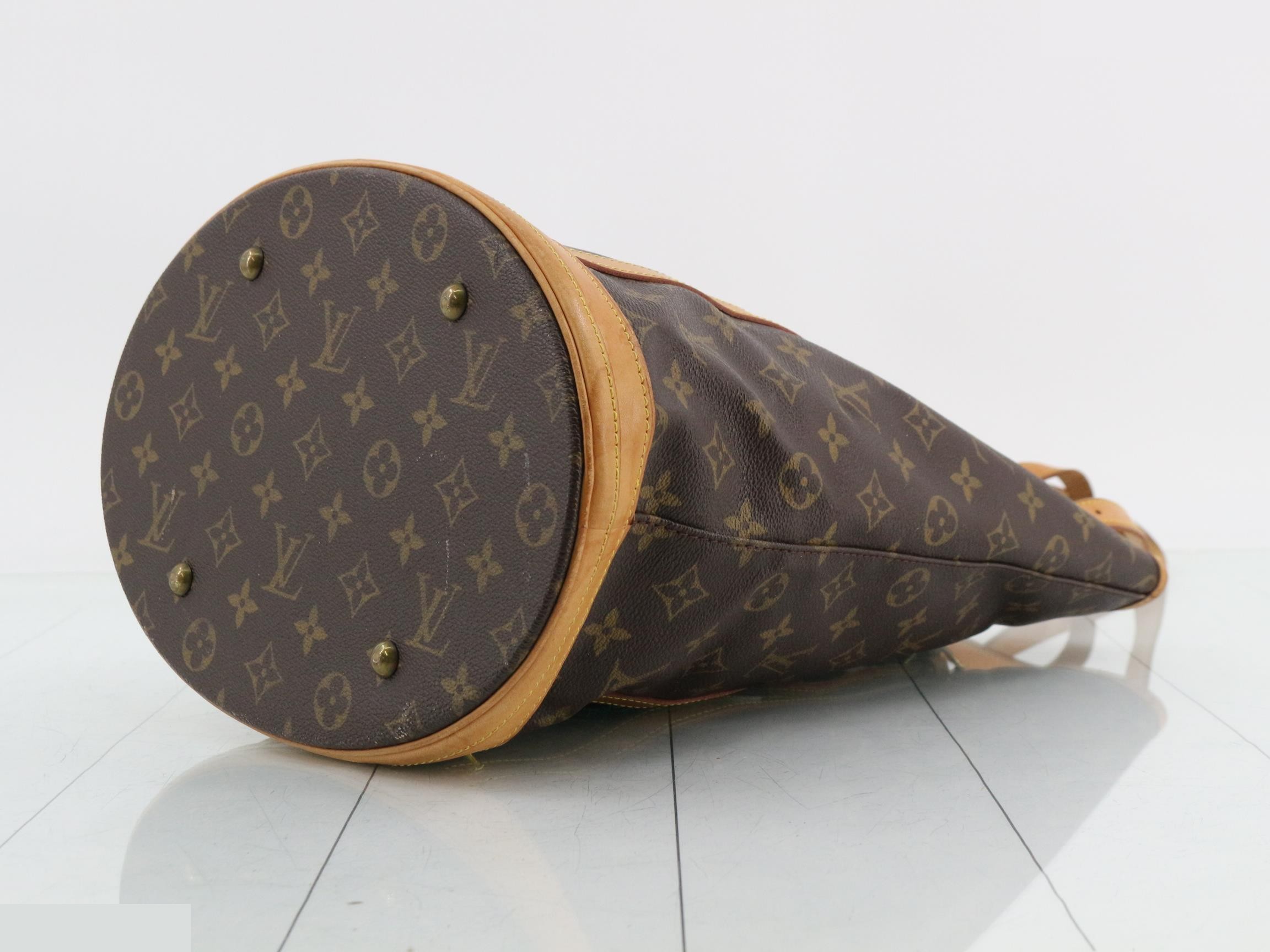 Bucket GM with pouch — view 6
