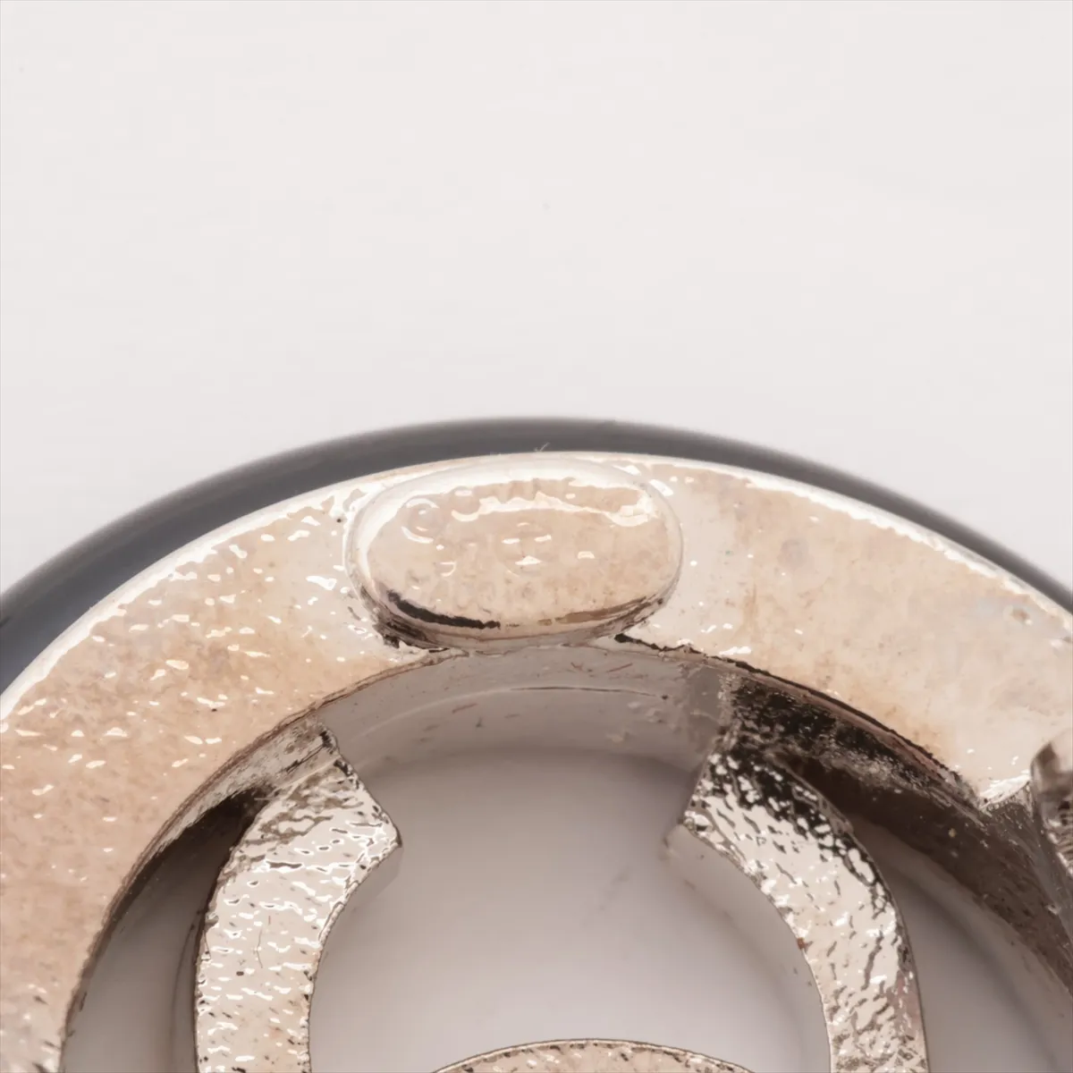 Coco Mark Circle 97A Earrings (Pair) Metal Silver x Black — view 5