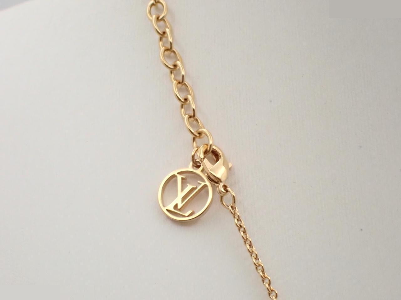 Iconic gold necklace, chain approximately 44cm long. — view 2