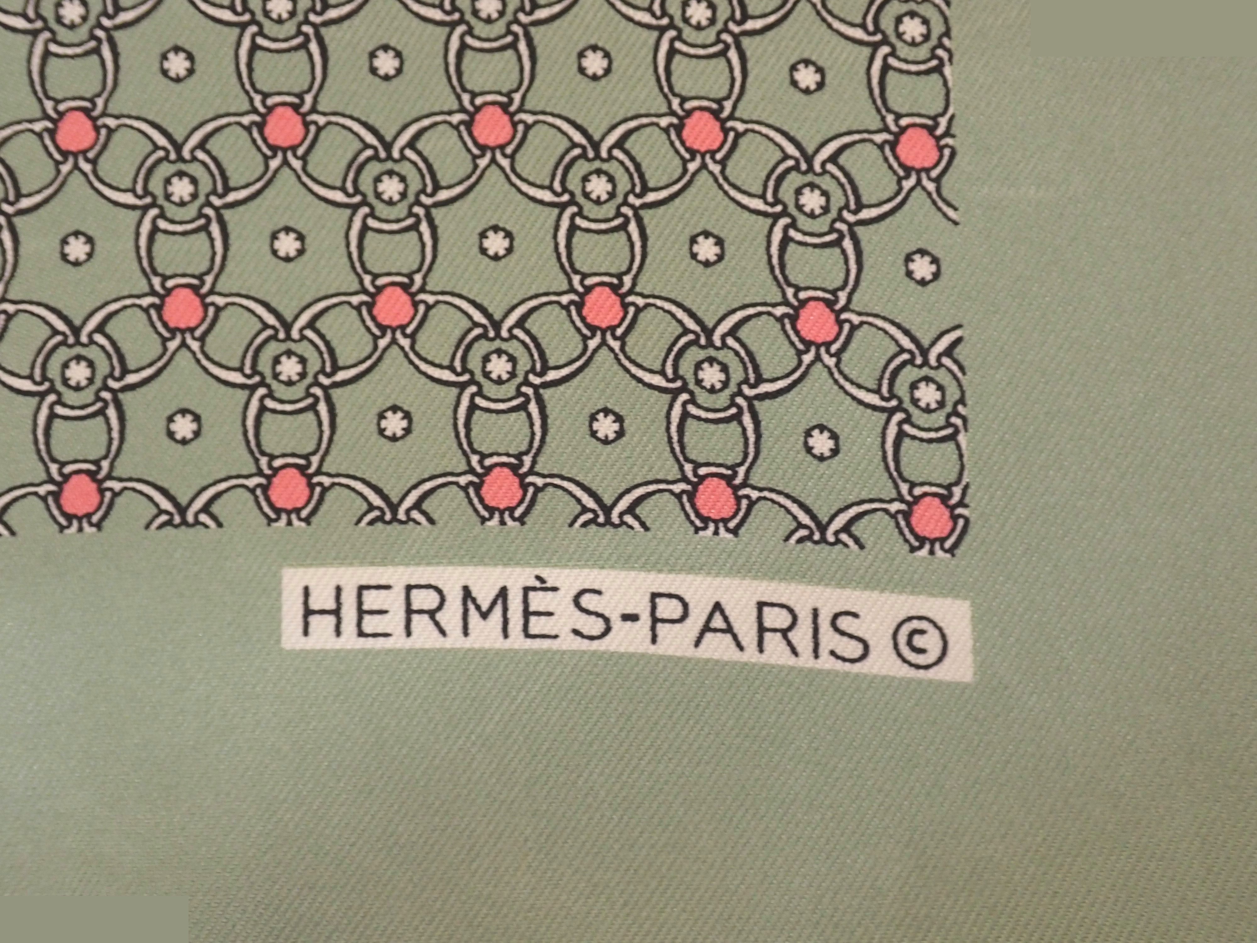 Petit Carrier — view 2