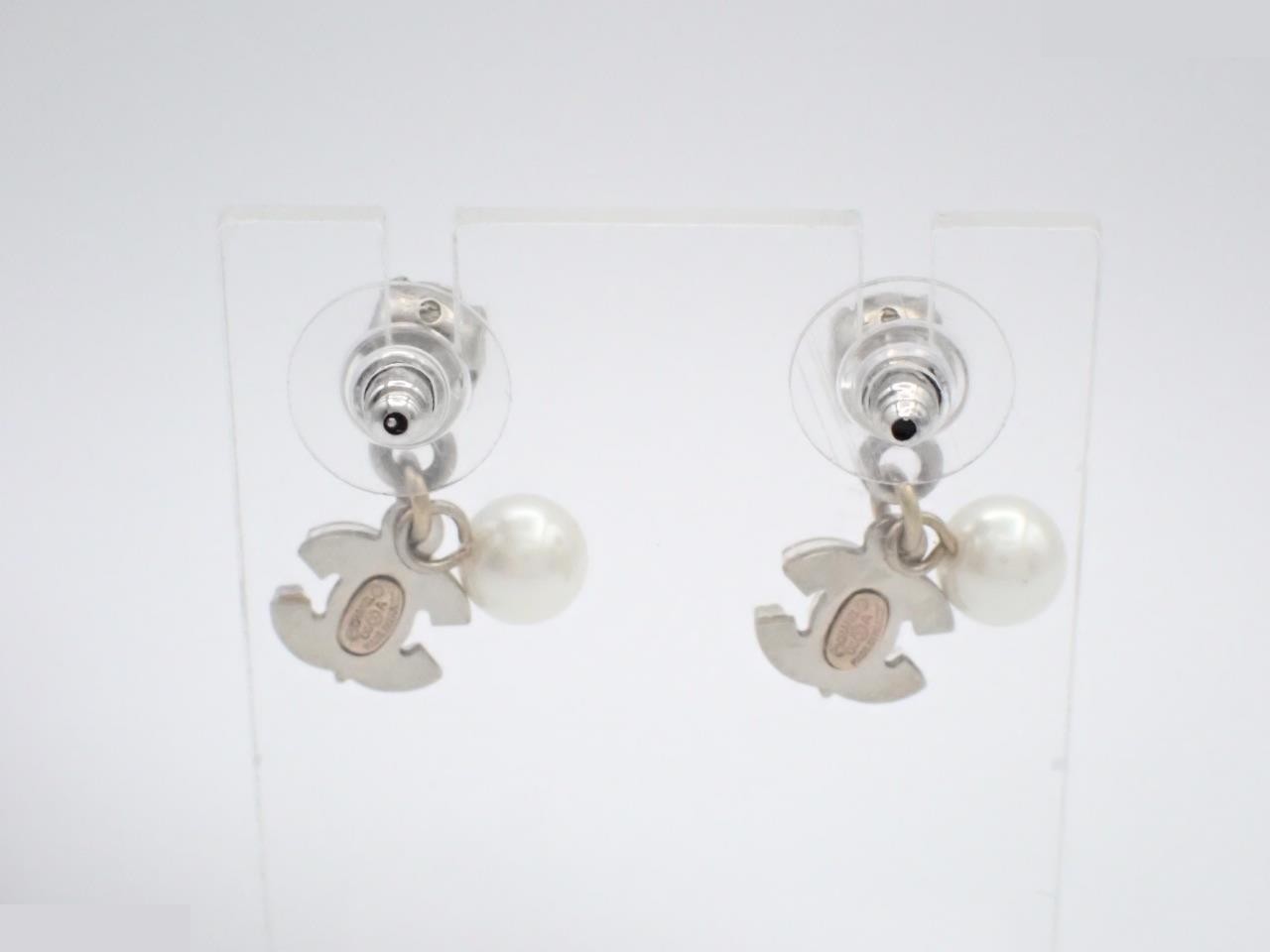 Icon series (precious metal) earrings — view 2