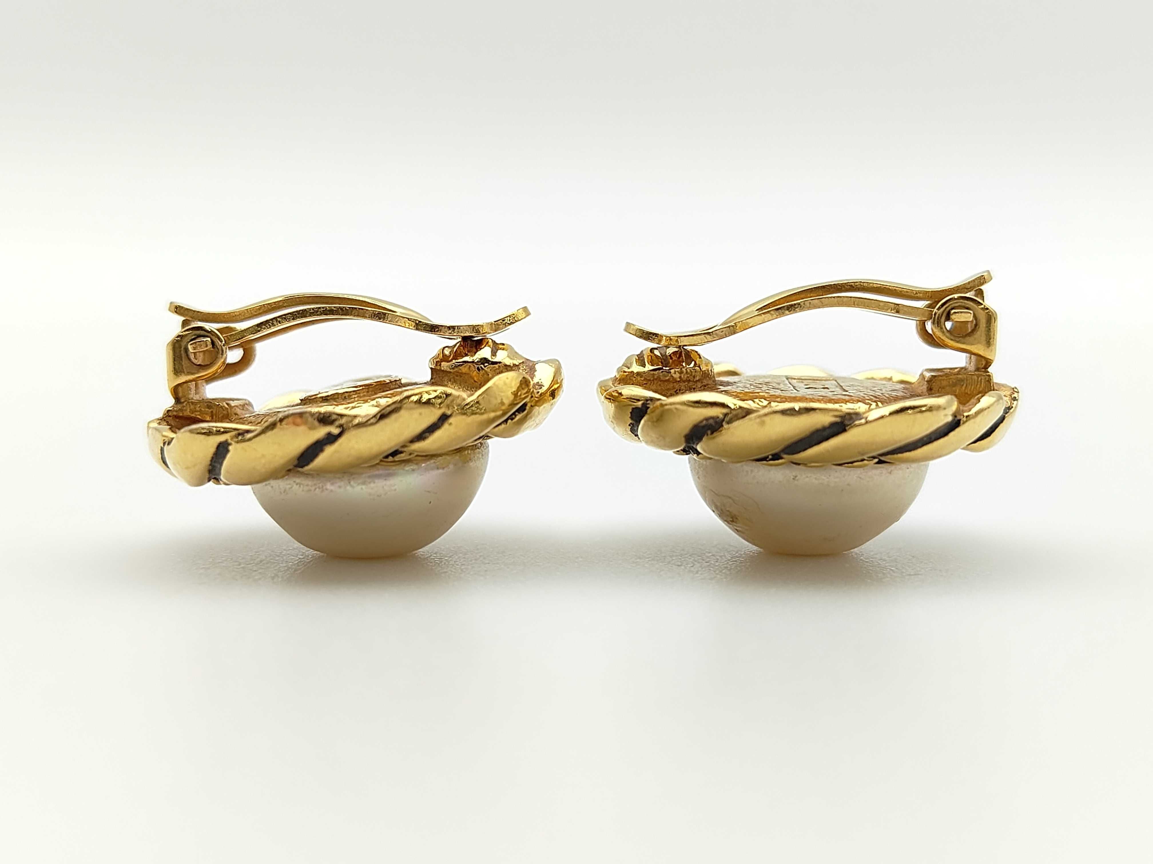 Earrings / Round / Pearl / 2205 Earrings — view 2