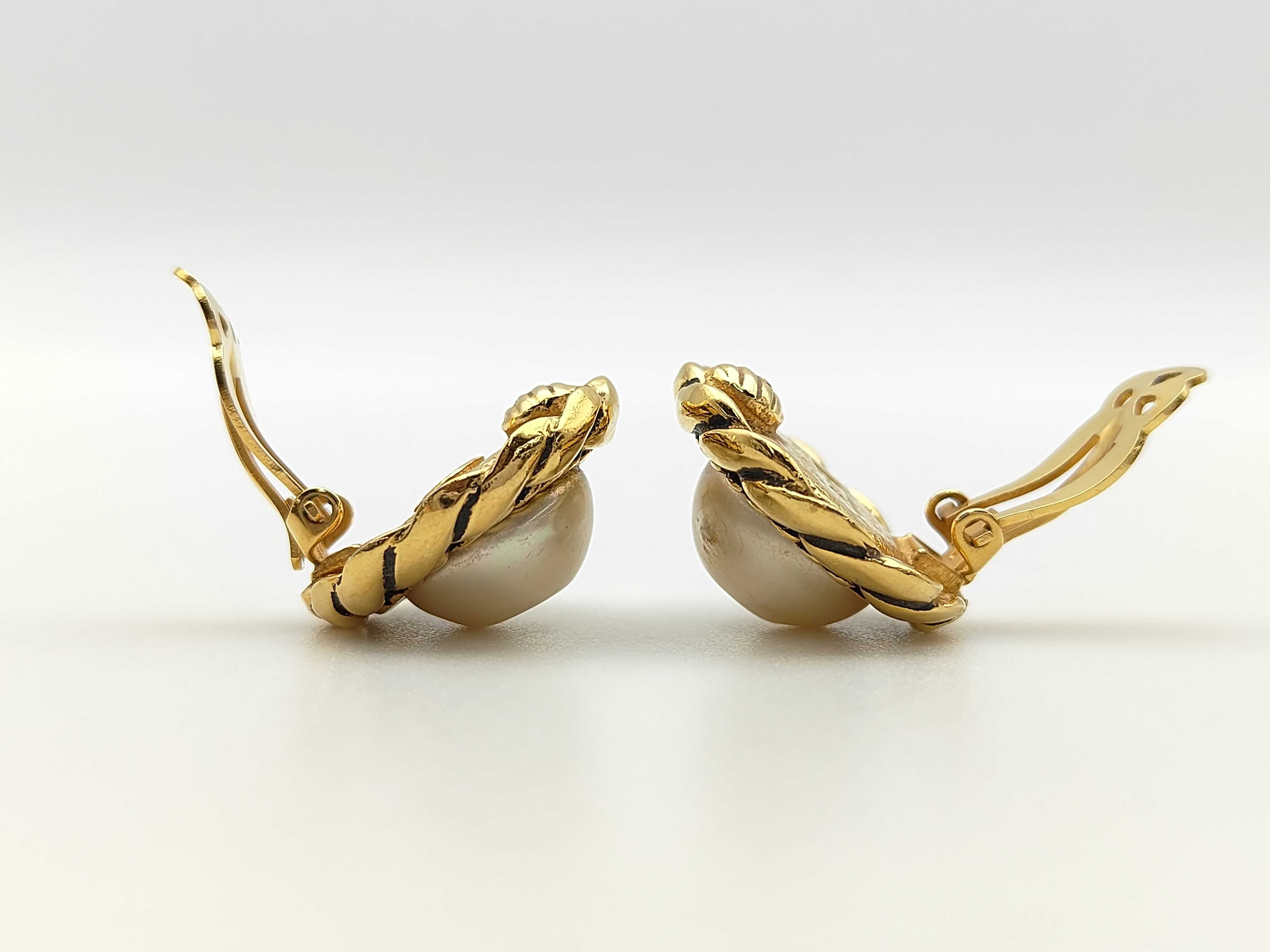 Earrings / Round / Pearl / 2205 Earrings — view 3