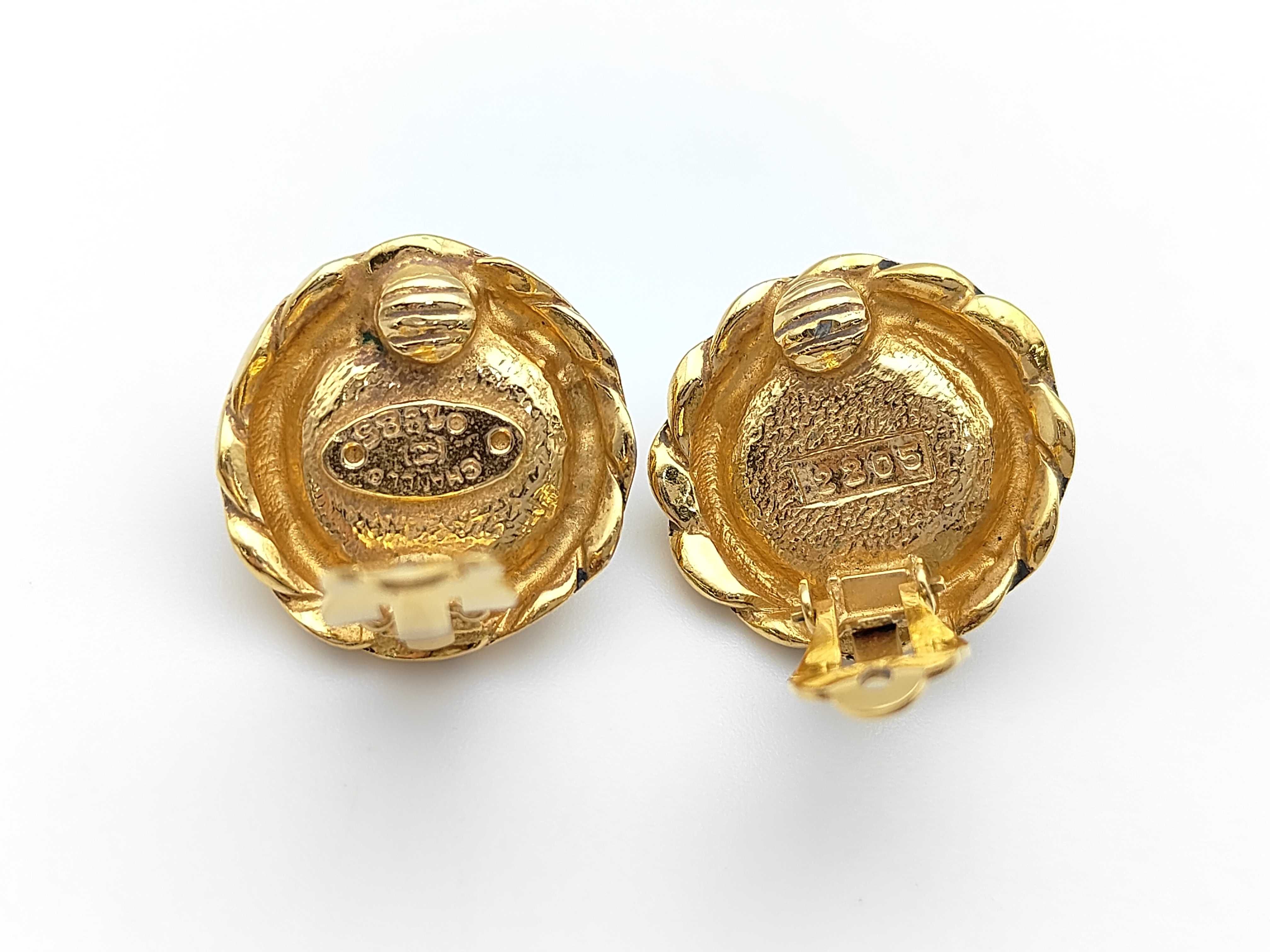 Earrings / Round / Pearl / 2205 Earrings — view 4