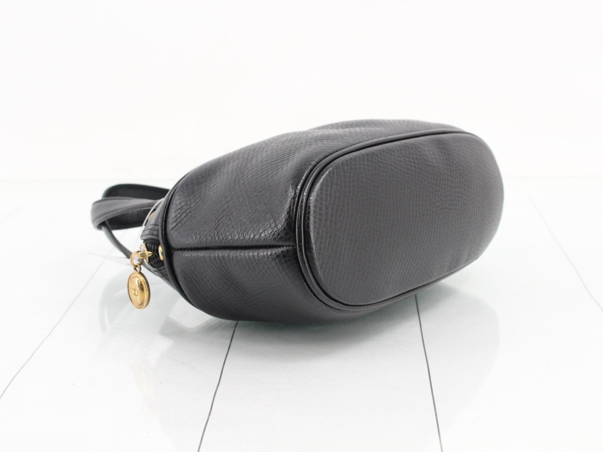Oval — view 5