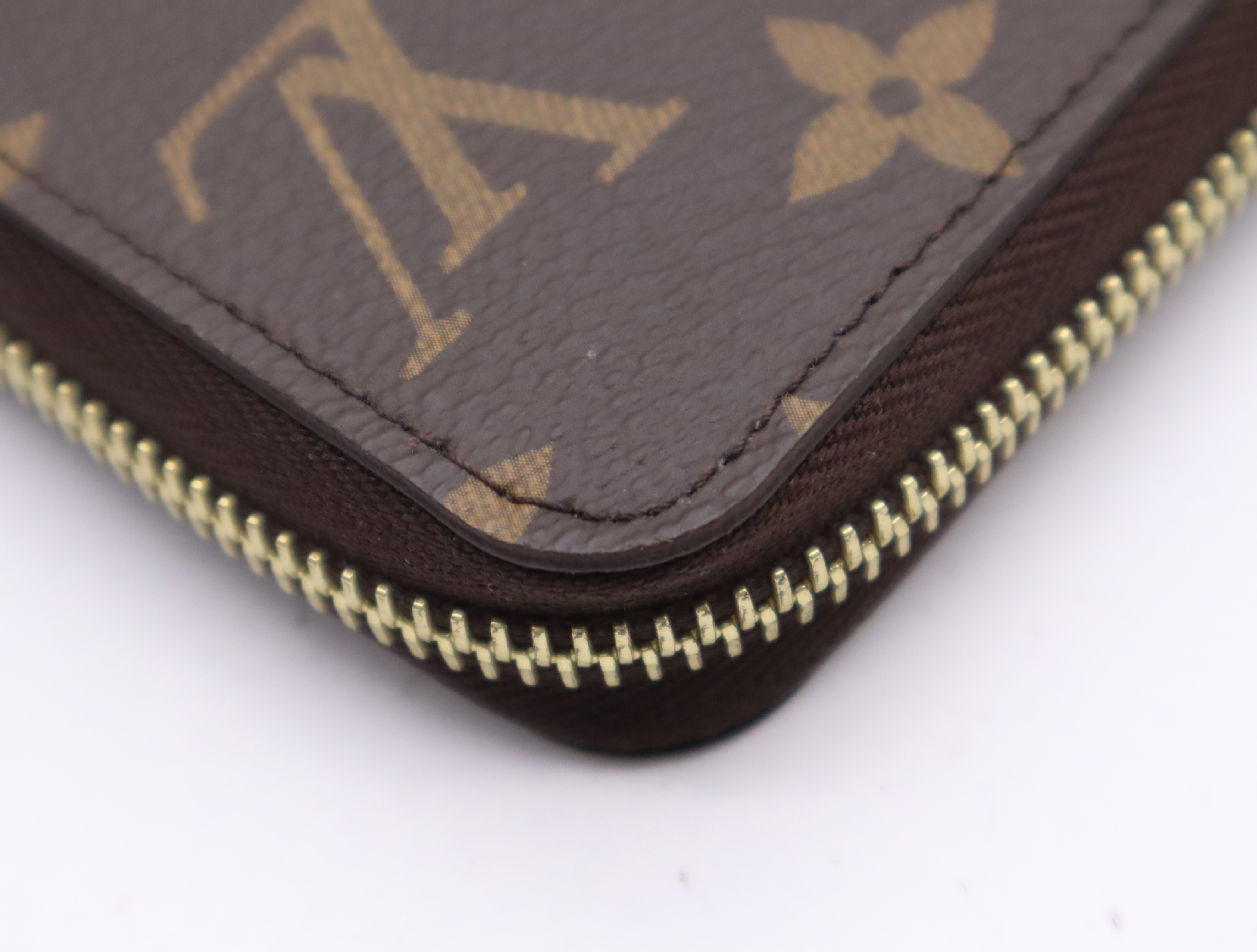 M42616 Monogram Zippy Wallet with dust bag, RFID detected. — view 8