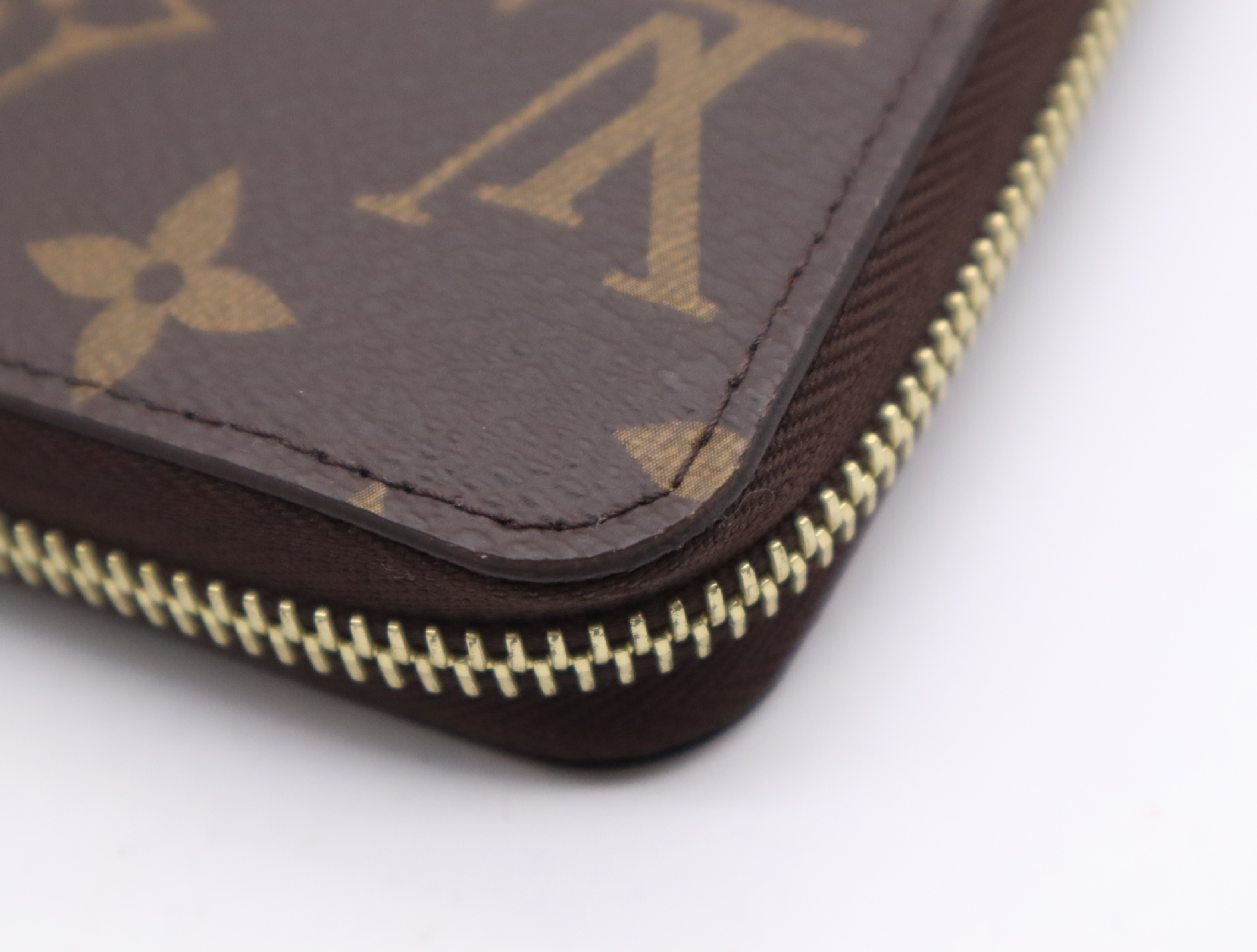M42616 Monogram Zippy Wallet with dust bag, RFID detected. — view 9